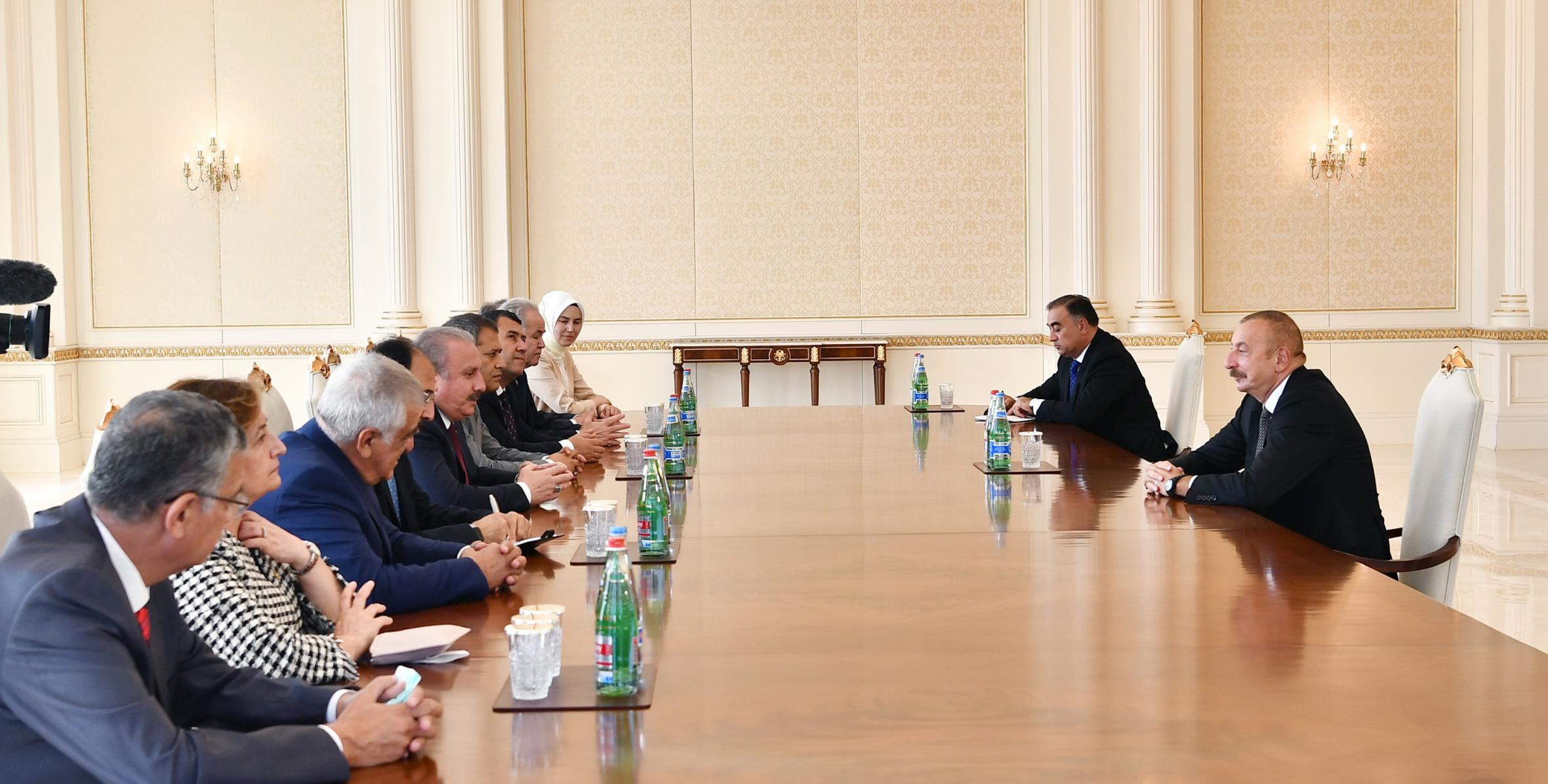 Ильхам Алиев принял делегацию во главе с председателем Великого национального собрания Турции