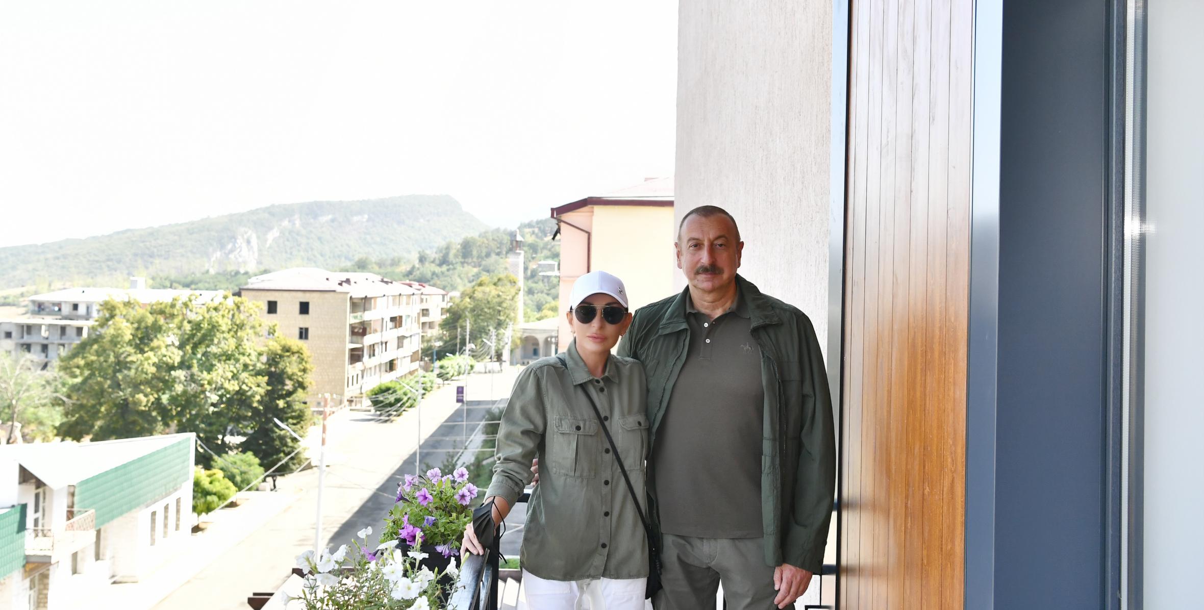 Ильхам Алиев и первая леди Мехрибан Алиева приняли участие в открытии отеля «Карабах» в Шуше