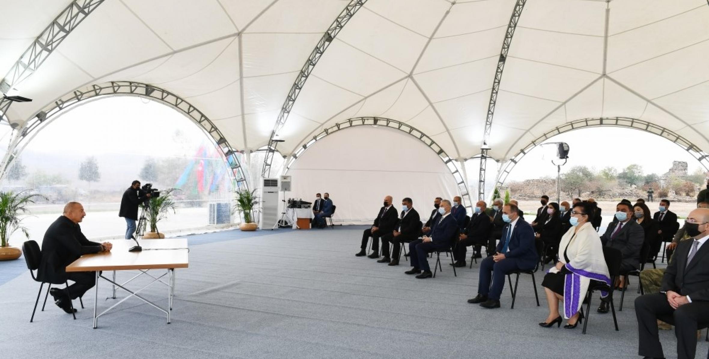 Ильхам Алиев встретился с представителями общественности Джебраильского района, заложил фундамент Мемориального комплекса и восстановления города