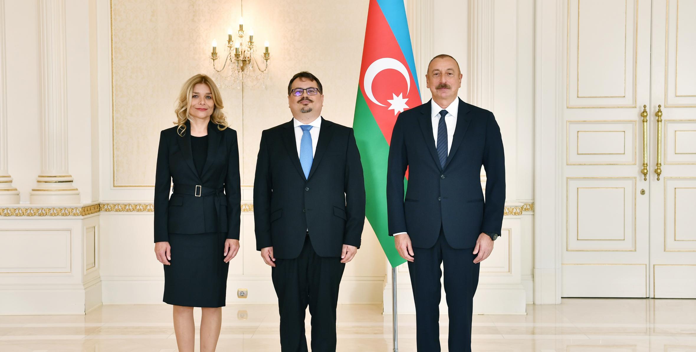 Ильхам Алиев принял верительные грамоты новоназначенного руководителя представительства Европейского Союза в нашей стране