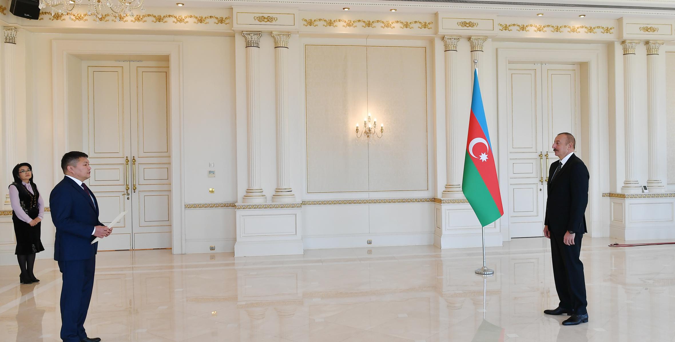 Ильхам Алиев принял верительные грамоты новоназначенного посла Кыргызской Республики в Азербайджане