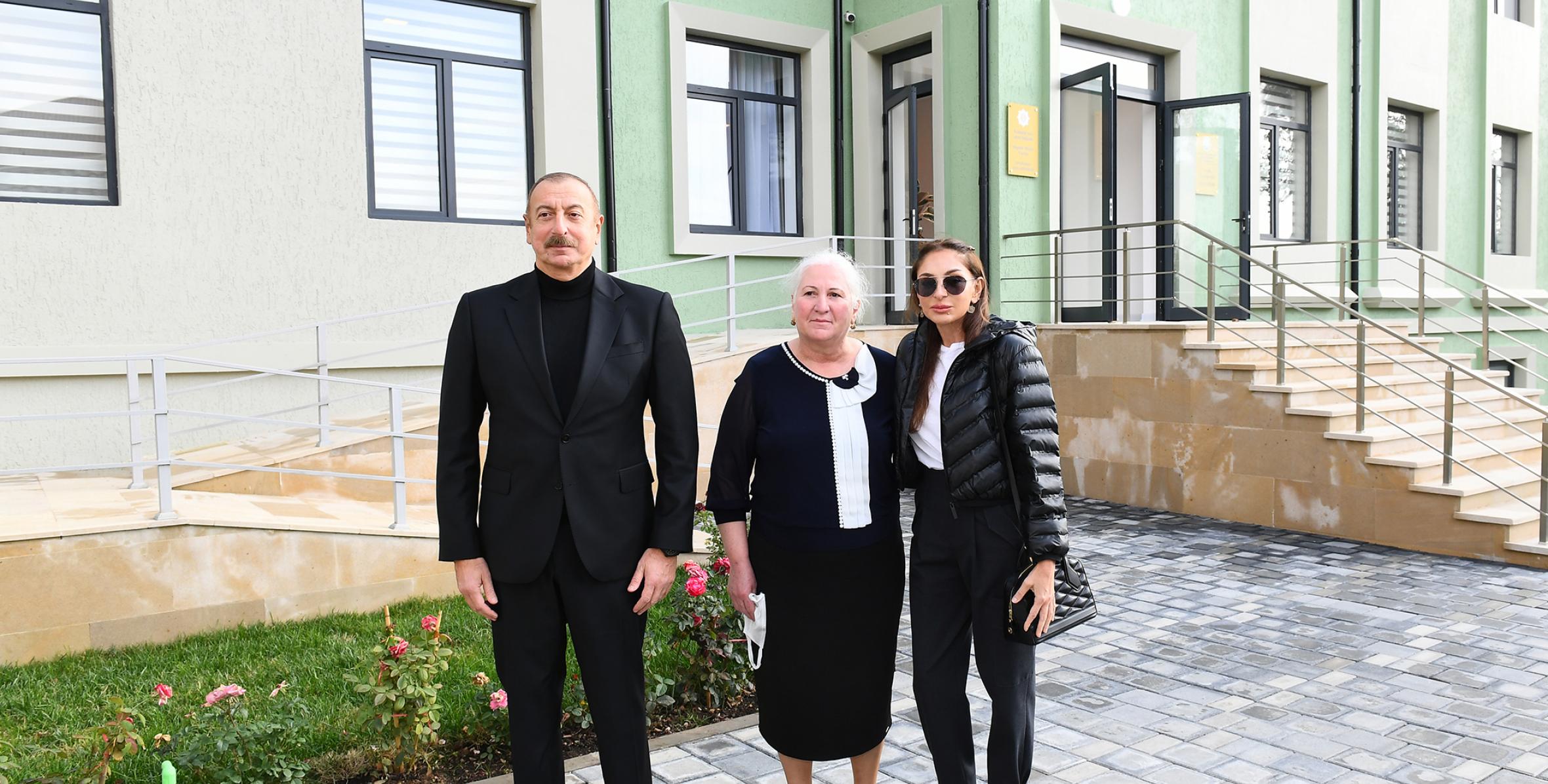 Ильхам Алиев и первая леди Мехрибан Алиева приняли участие в открытии яслей-детского сада номер 7 в городе Шамахы