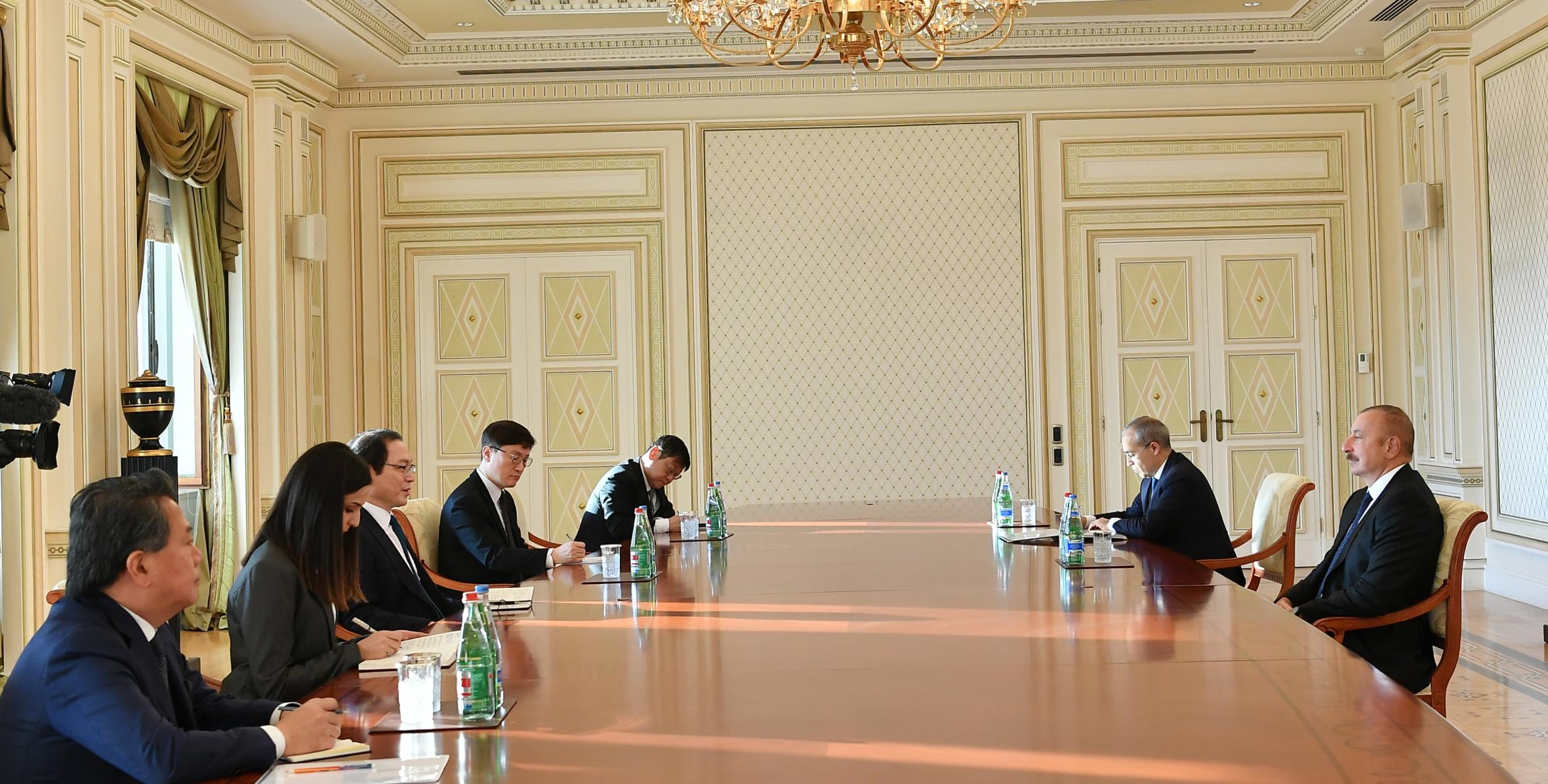 Ильхам Алиев принял председателя в статусе министра Комитета северного экономического сотрудничества при Президенте Республики Корея