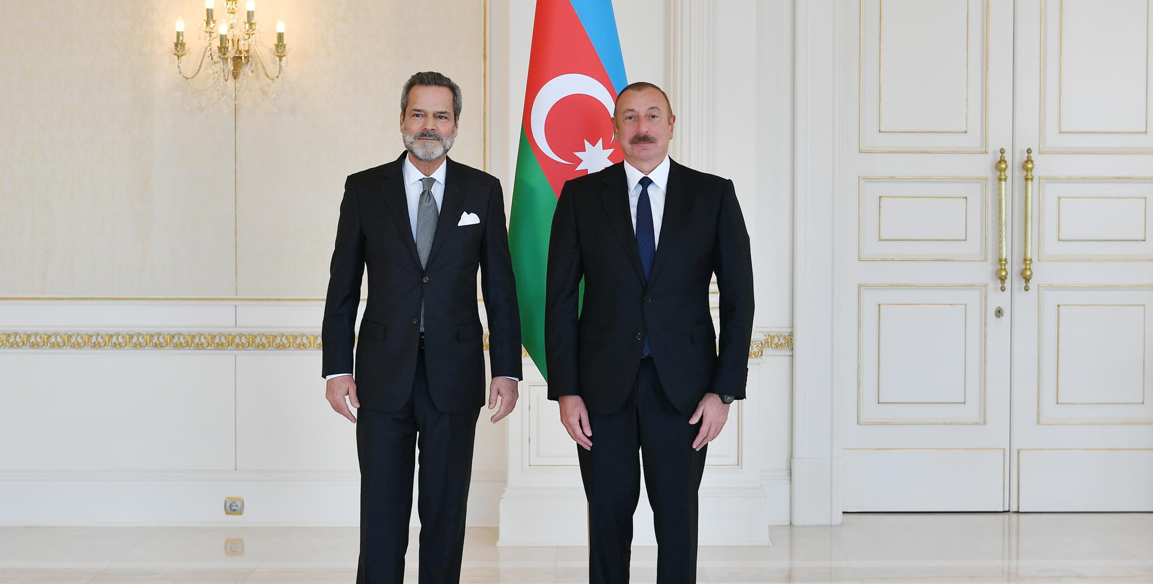 Ильхам Алиев принял верительные грамоты новоназначенного посла Португалии в нашей стране