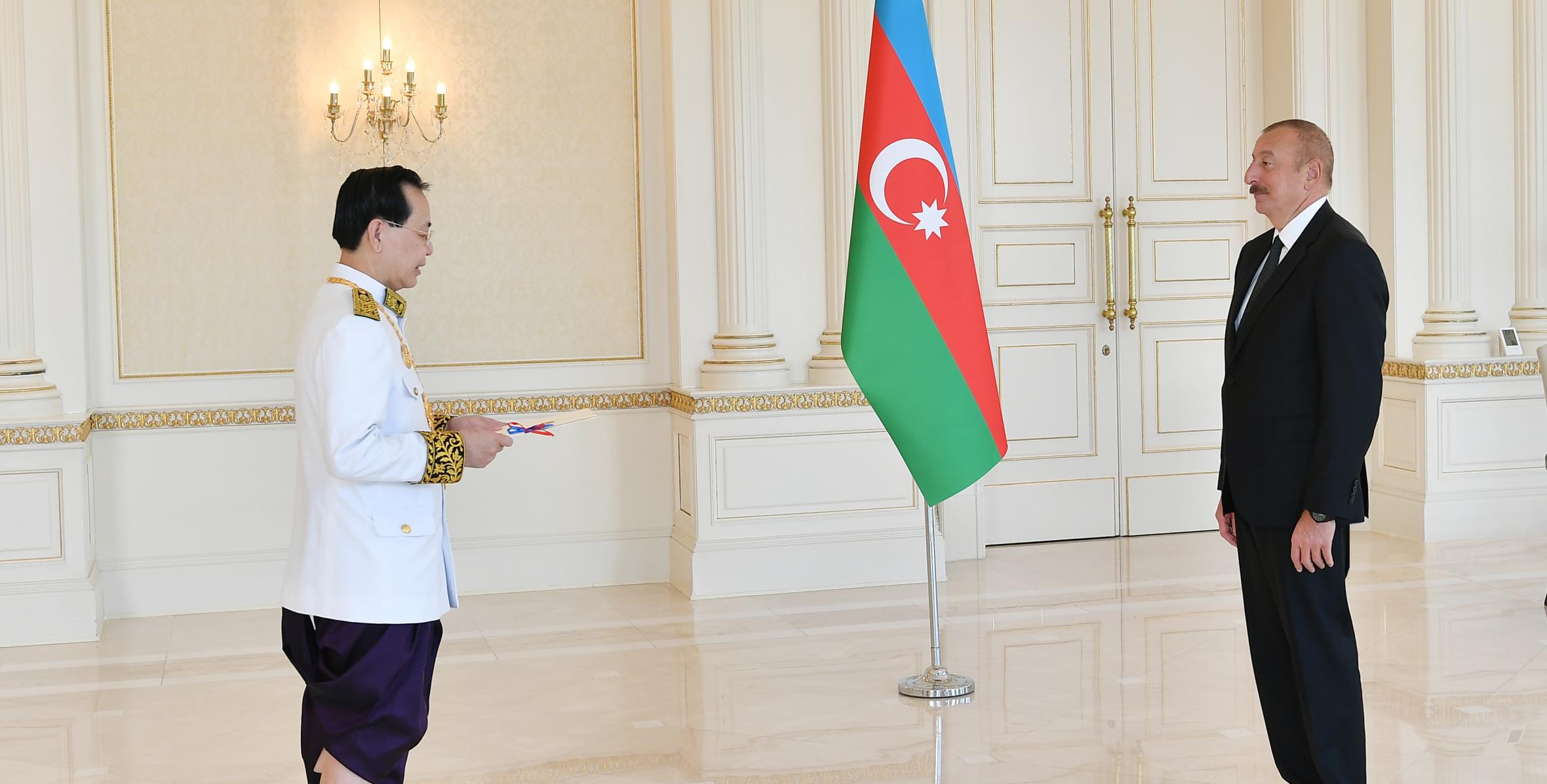 Ильхам Алиев принял верительные грамоты новоназначенного посла Камбоджи в нашей стране