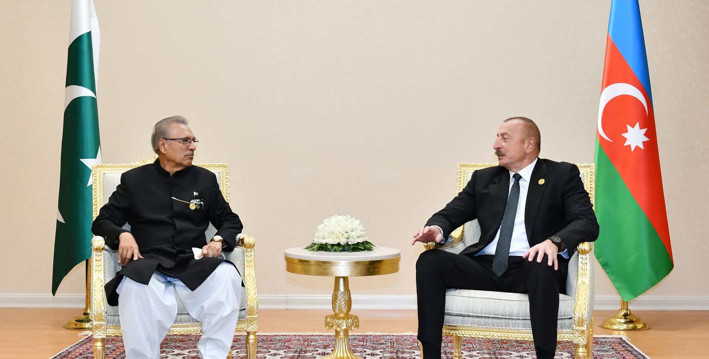 İlham Əliyevin Pakistan Prezidenti Arif Alvi ilə görüşü olub