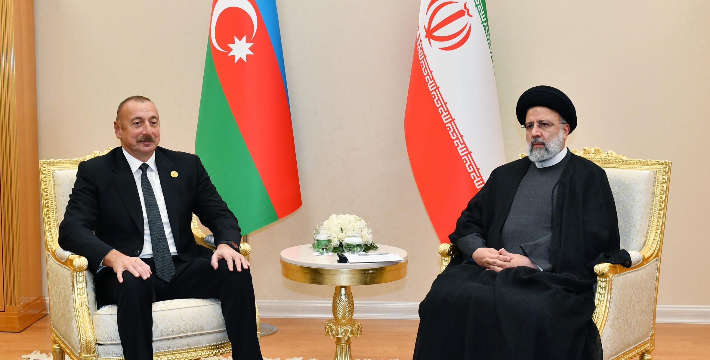 Состоялась встреча Ильхама Алиева с Президентом Ирана Сейедом Эбрахимом Раиси