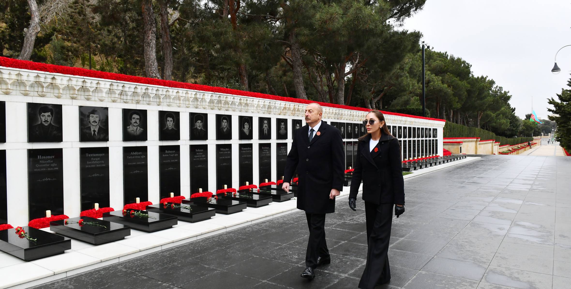 Ильхам Алиев и первая леди Мехрибан Алиева посетили Шехидляр хиябаны в связи с 32-й годовщиной трагедии 20 Января