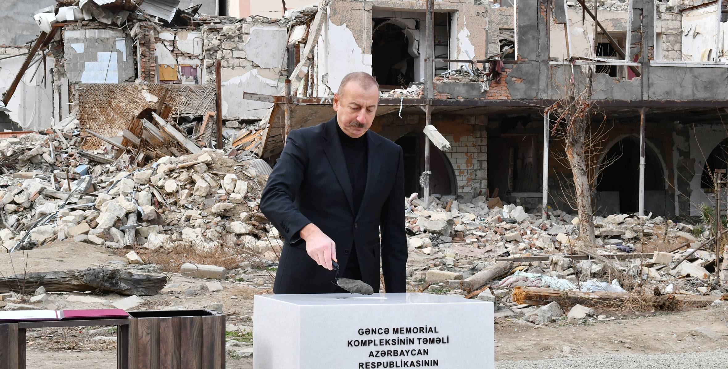 Ильхам Алиев заложил фундамент Гянджинского мемориального комплекса