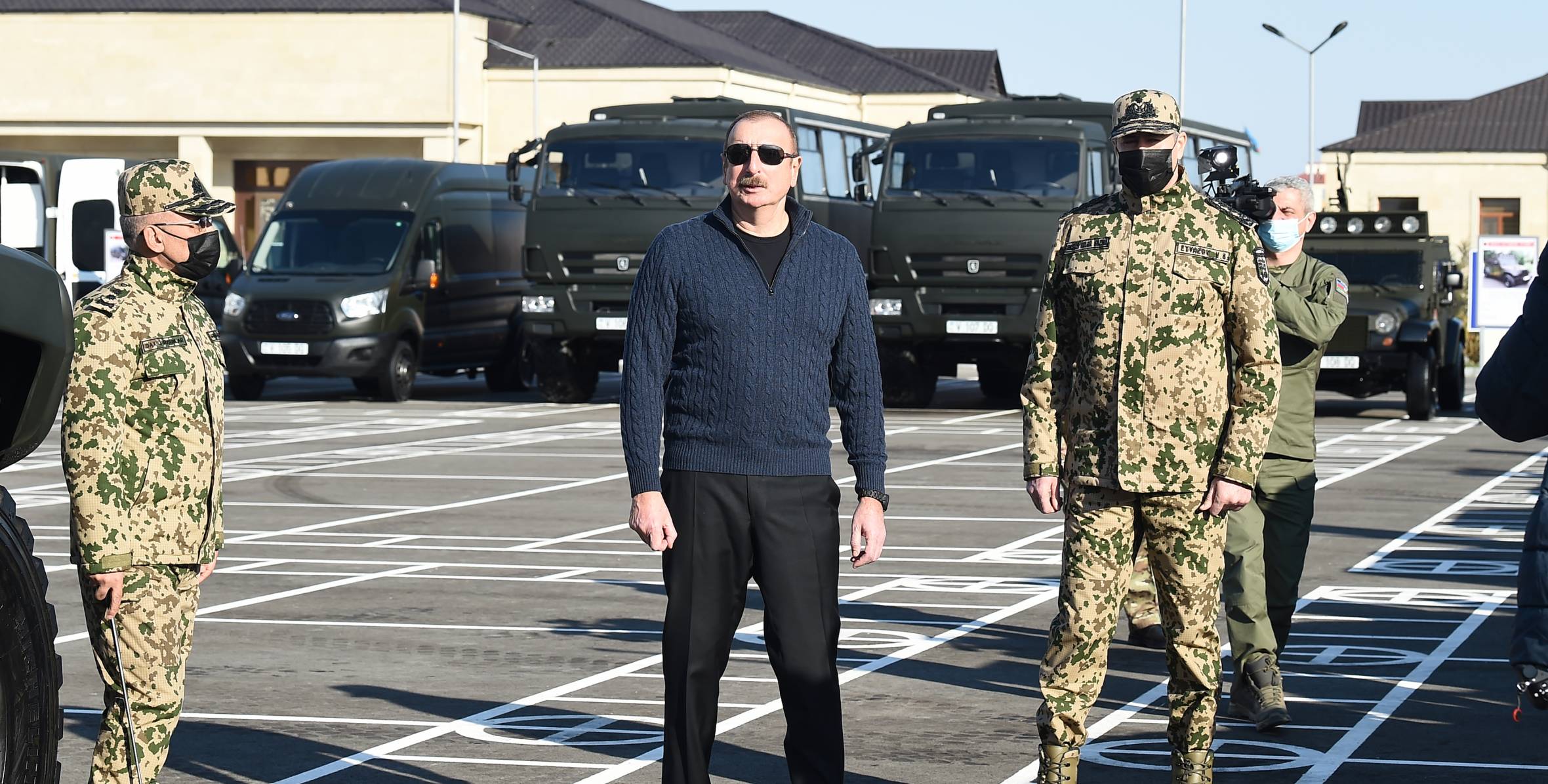 Ильхам Алиев и первая леди Мехрибан Алиева приняли участие в открытии в Агджабединском районе нового военного городка Внутренних войск Министерства внутренних дел