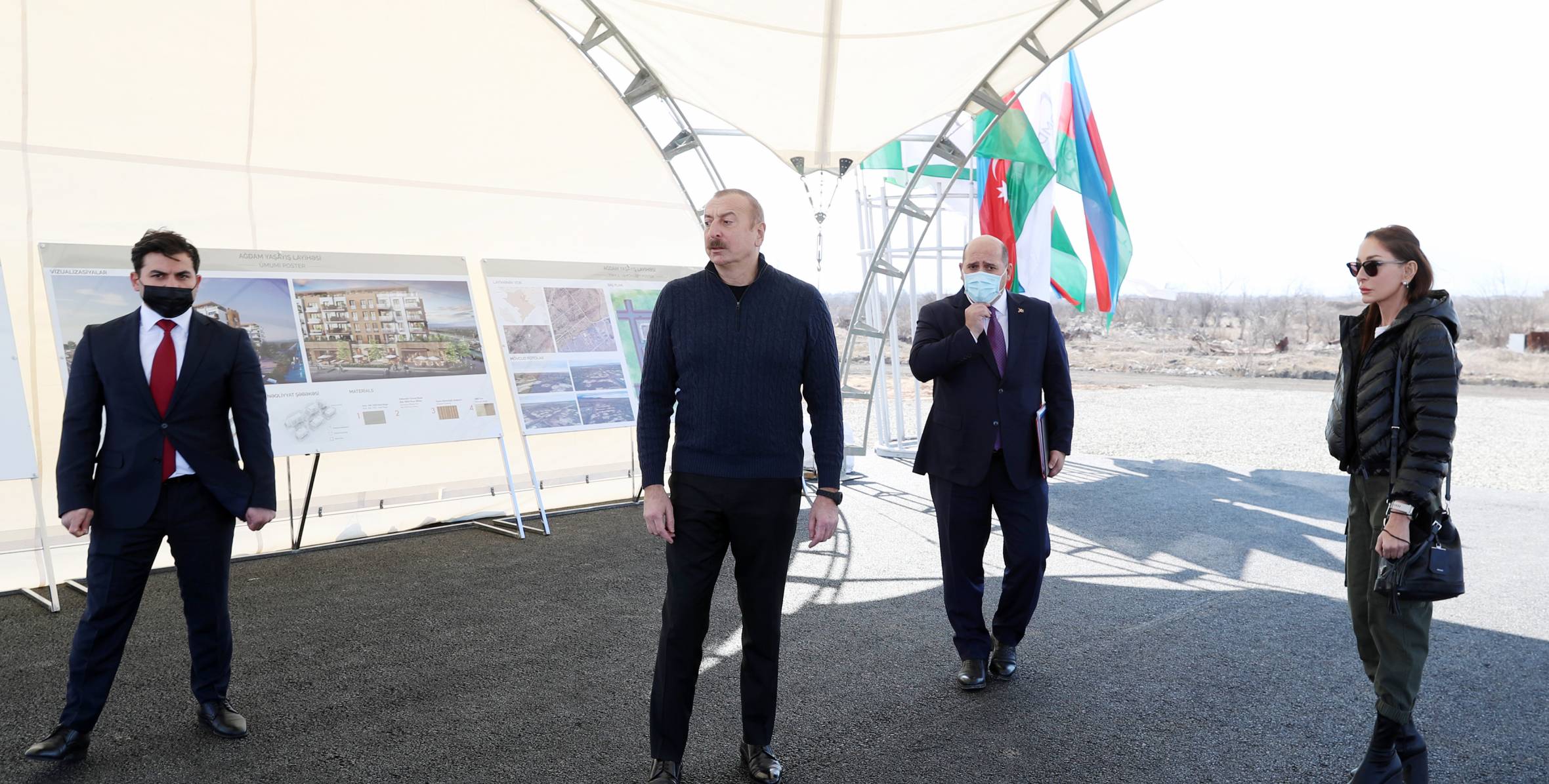 Ильхам Алиев и первая леди Мехрибан Алиева приняли участие в церемонии закладки в Агдаме фундамента нового жилого комплекса