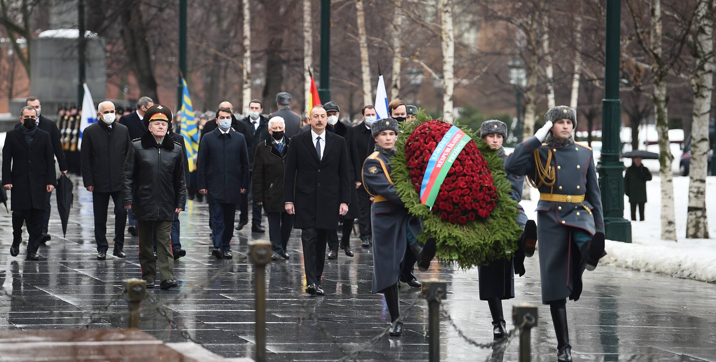 Ilham Aliyev visited tomb of unknown soldier in Moscow