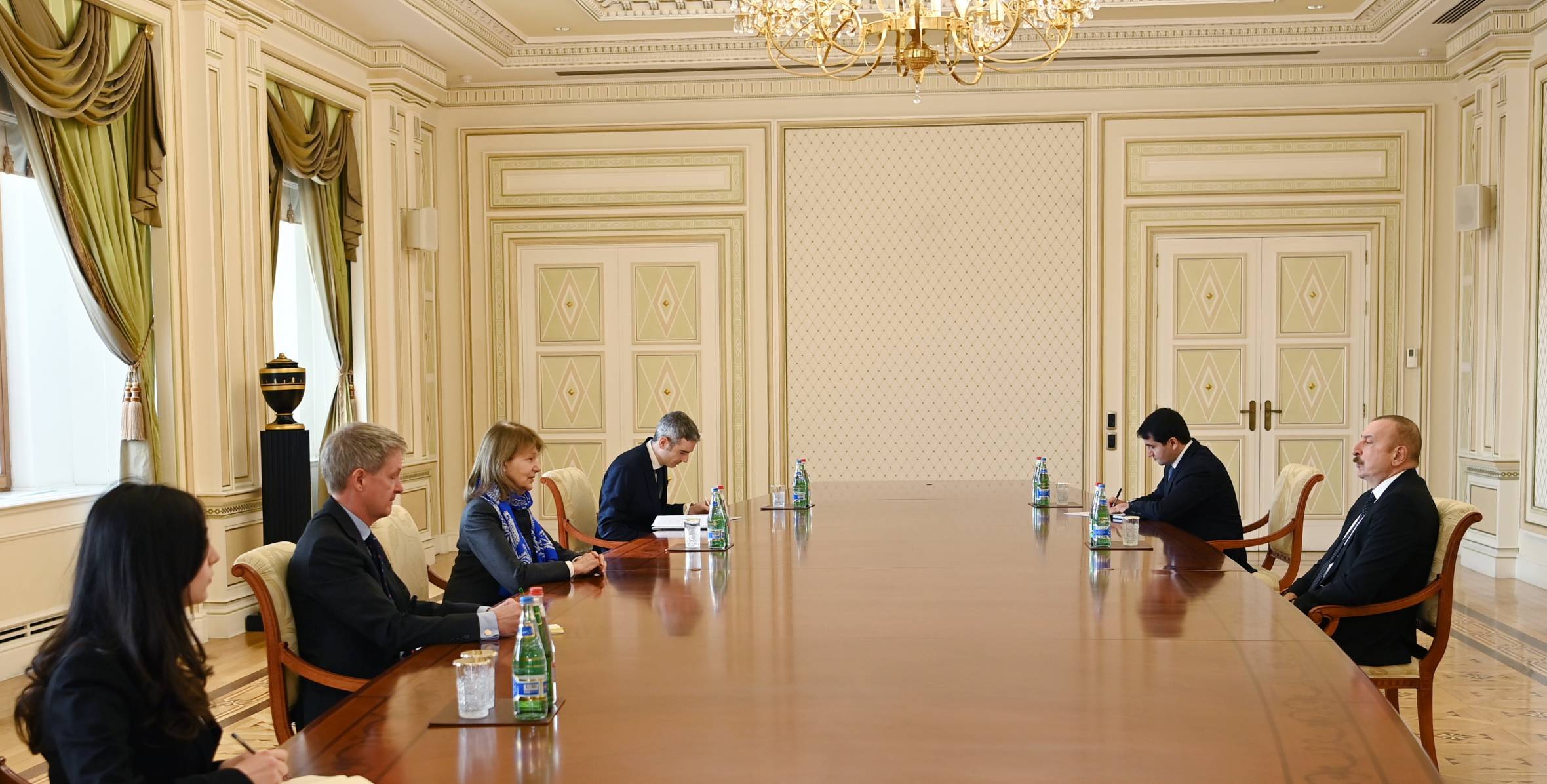 Ильхам Алиев принял торгового посланника премьер-министра Великобритании по Азербайджану