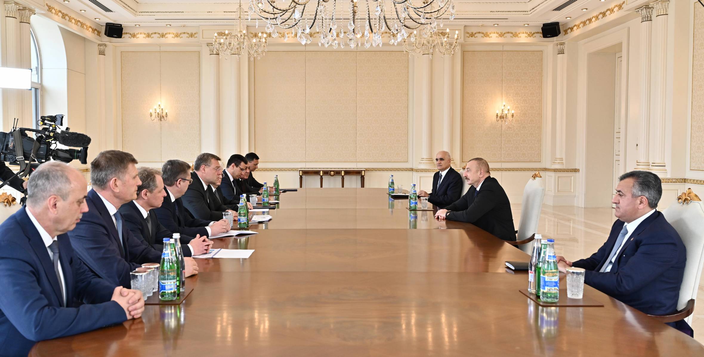 Ильхам Алиев принял делегацию во главе с губернатором Астраханской области России
