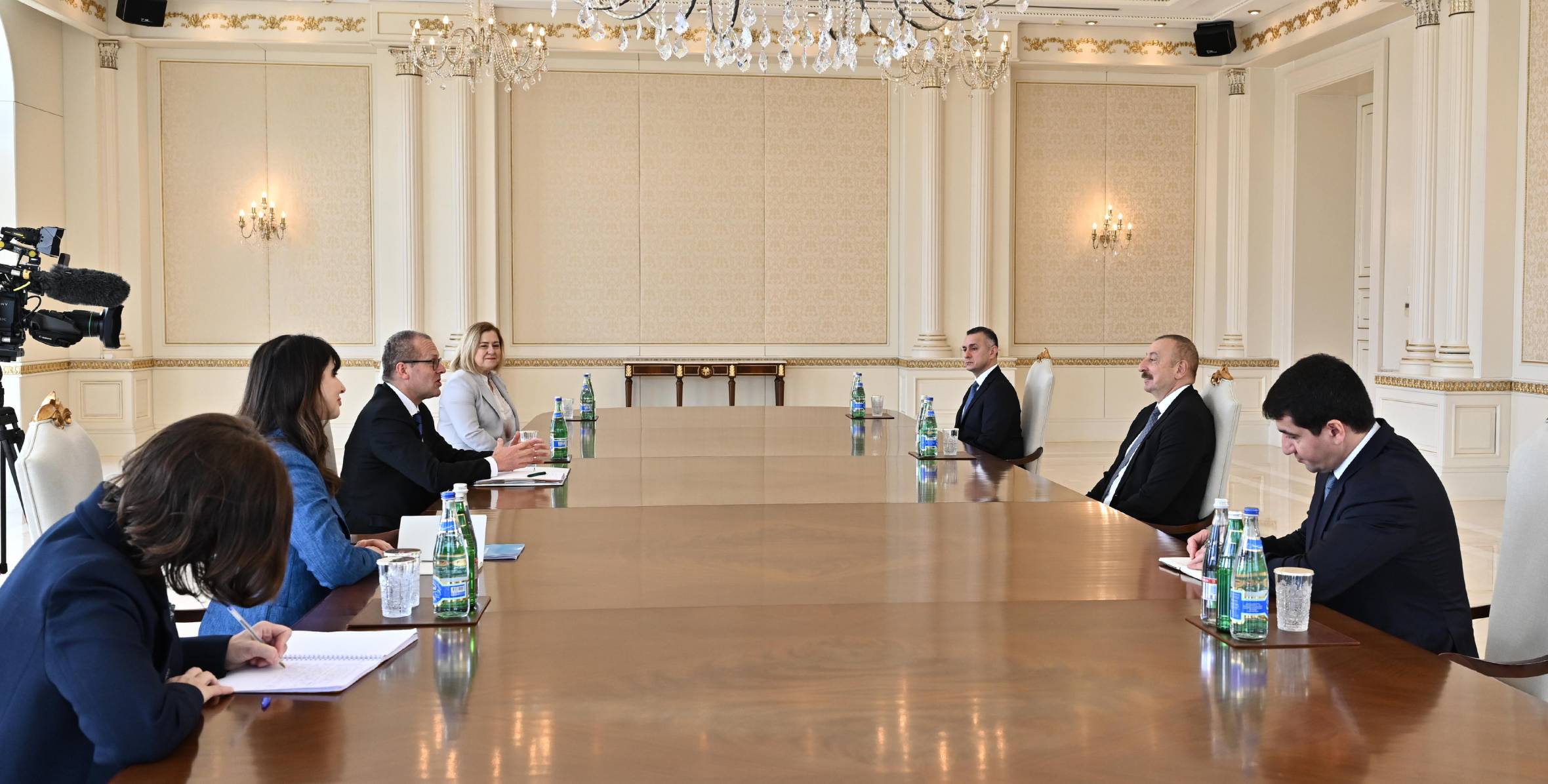 Ильхам Алиев принял директора Европейского регионального бюро Всемирной организации здравоохранения