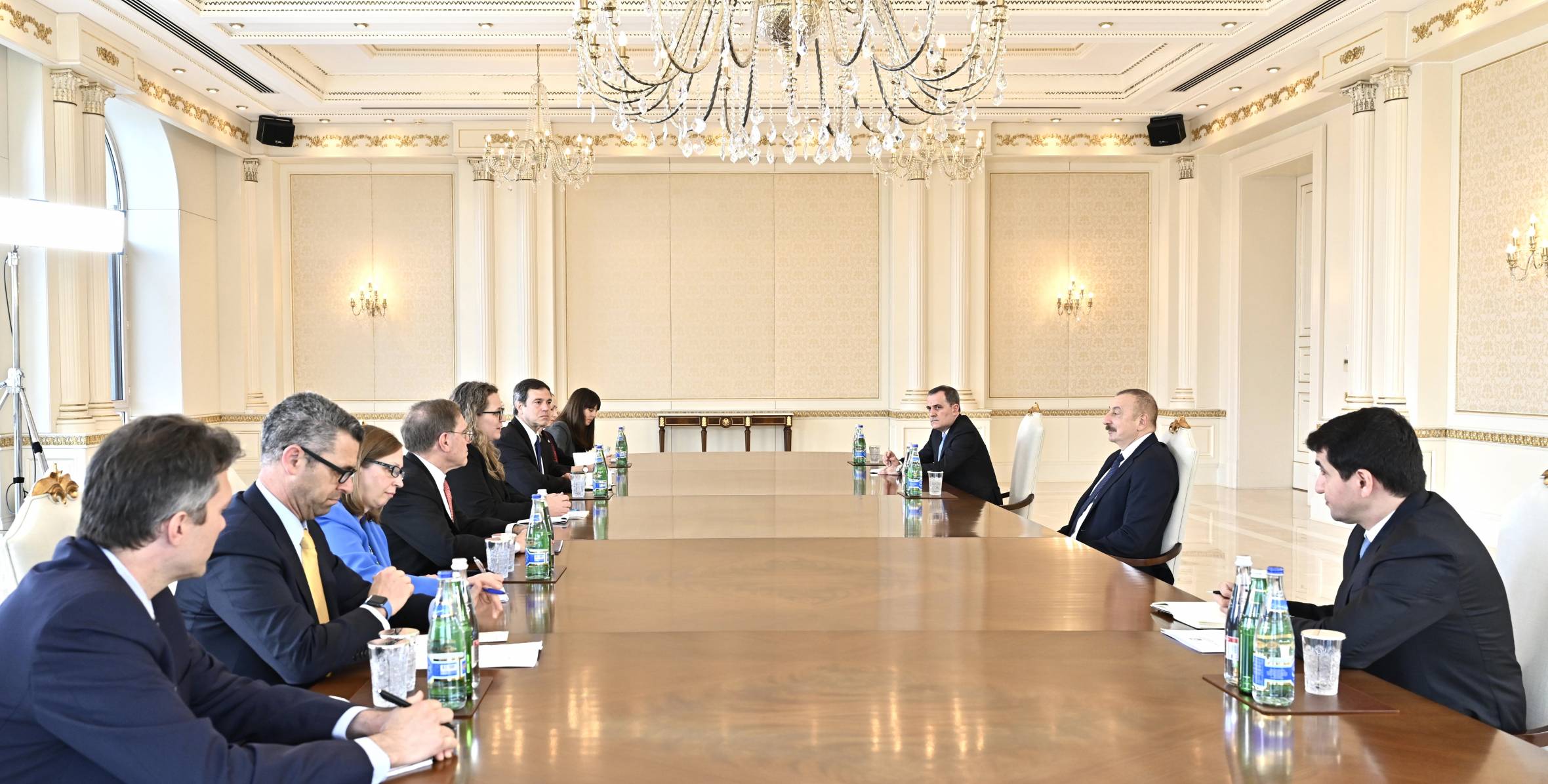 Ильхам Алиев принял делегацию во главе с заместителем помощника государственного секретаря США
