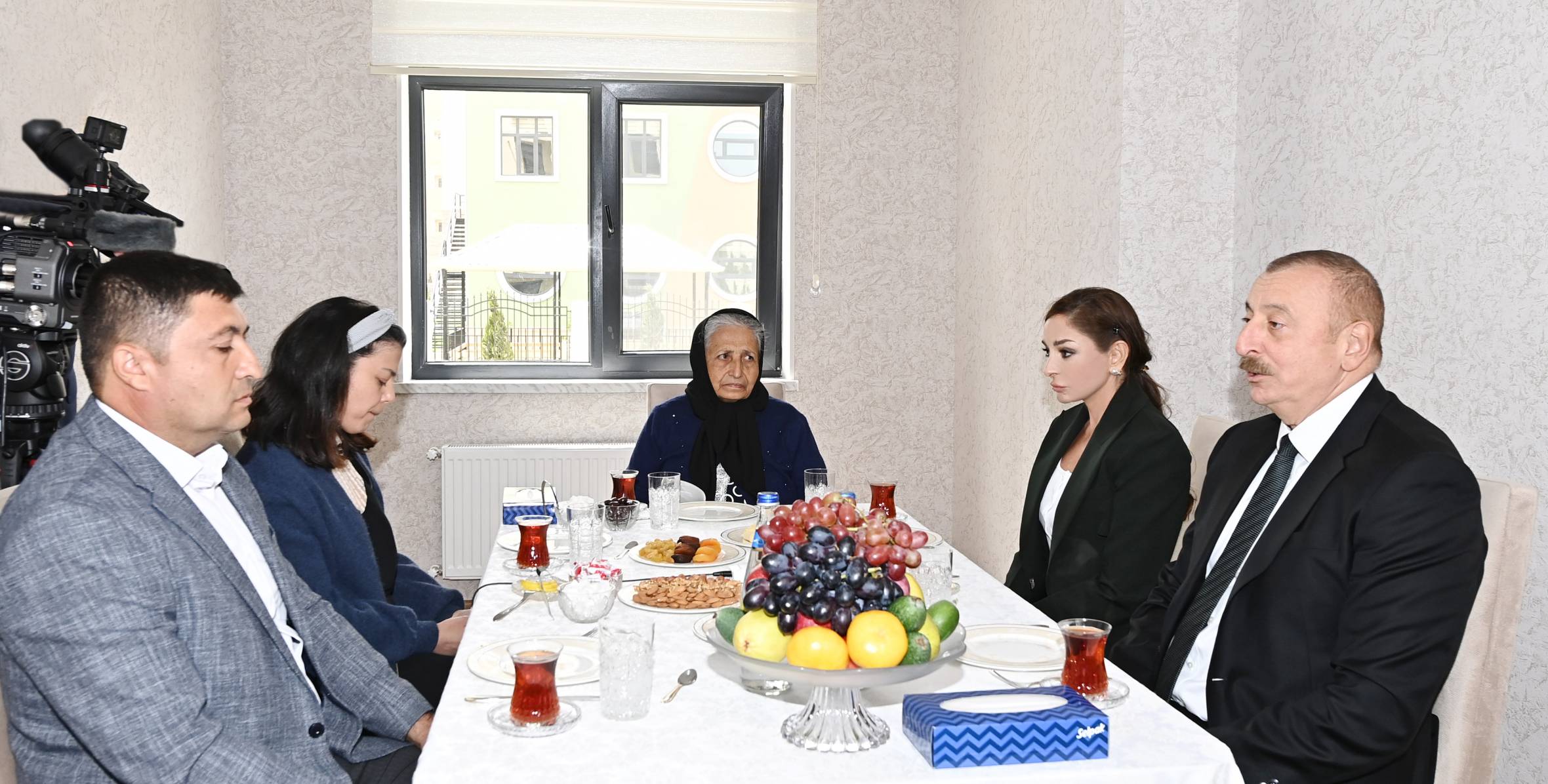 Ильхам Алиев и первая леди Мехрибан Алиева приняли участие в открытии нового жилого комплекса для семей шехидов и инвалидов войны в Сабунчинском районе Баку