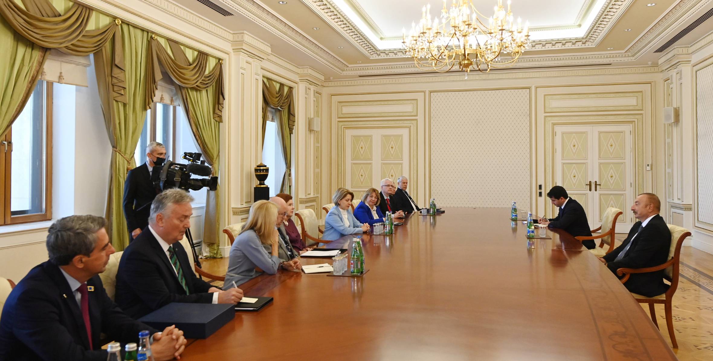 Ilham Aliyev received co-chairs and members of Board of Trustees of Nizami Ganjavi International Center