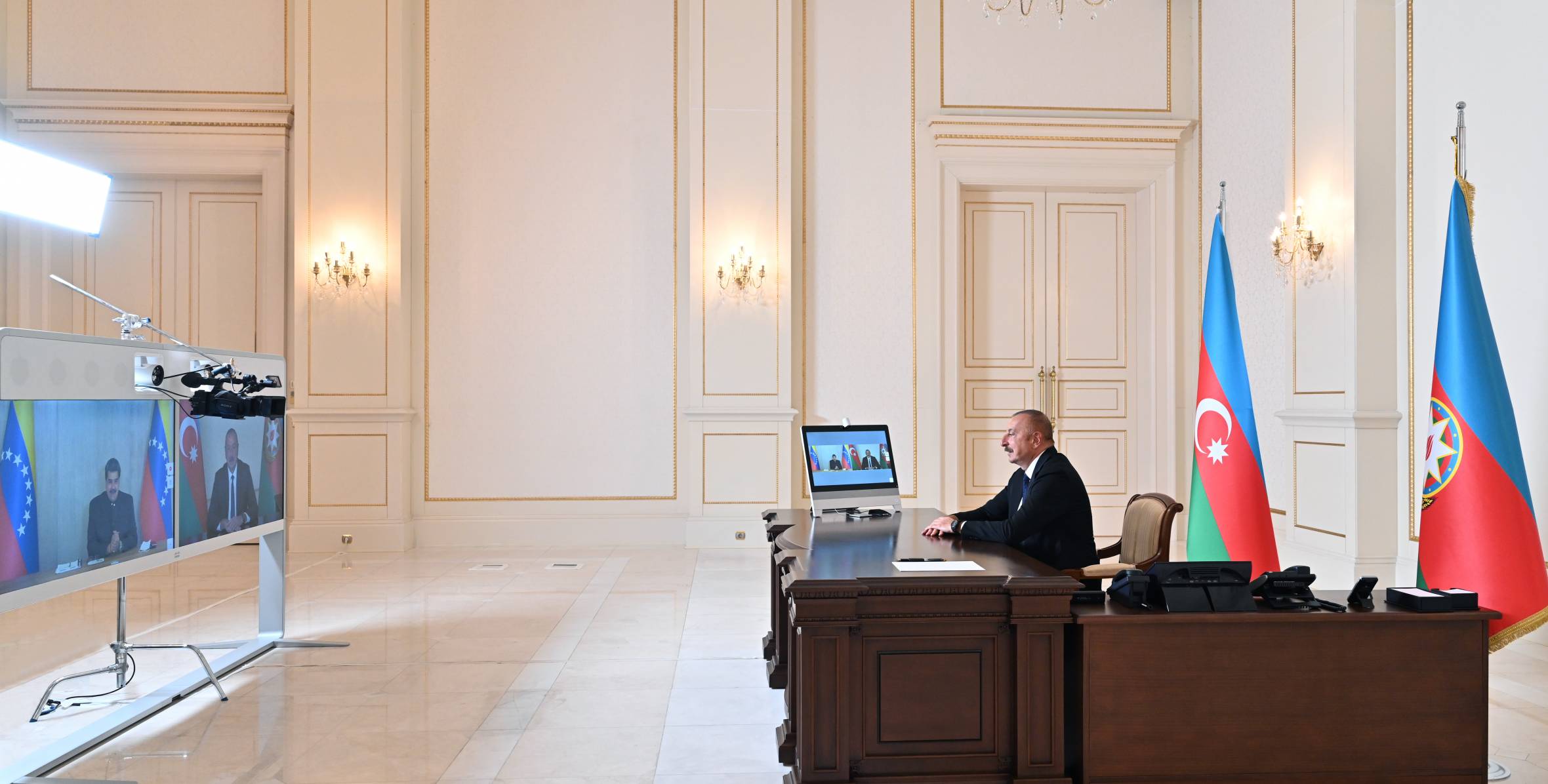 Ильхам Алиев встретился с Президентом Венесуэлы Николасом Мадуро в формате видеоконференции