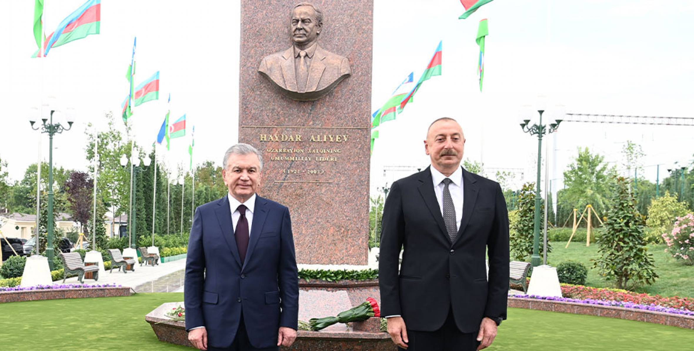 Президенты Азербайджана и Узбекистана Ильхам Алиев и Шавкат Мирзиёев приняли участие в открытии площади Гейдара Алиева в Ташкенте