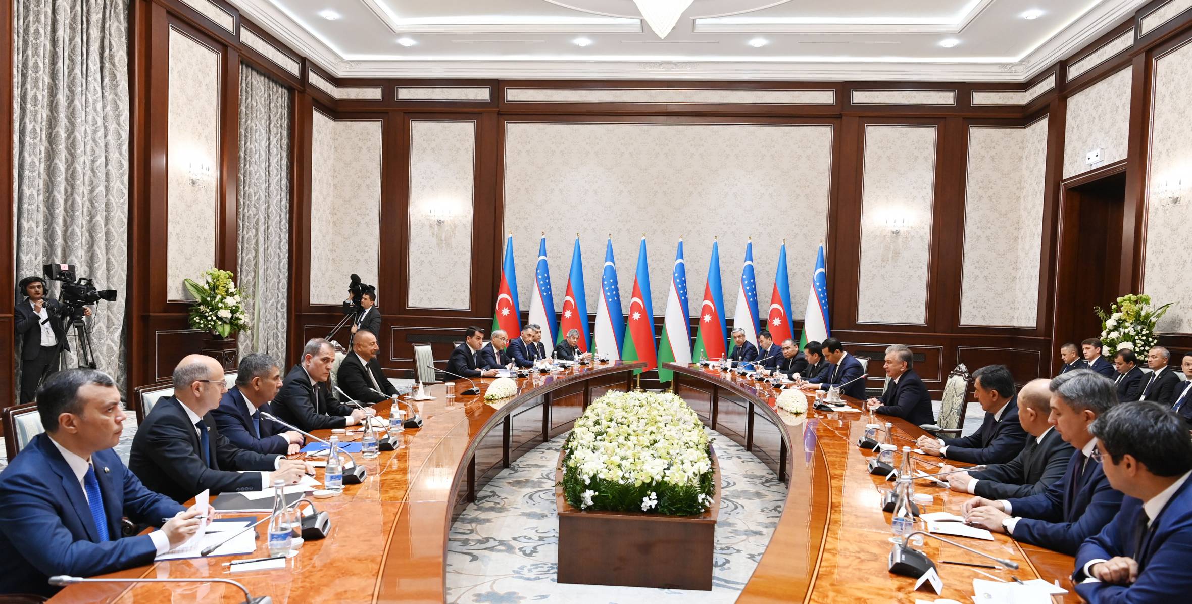 Presidents of Azerbaijan and Uzbekistan held expanded meeting