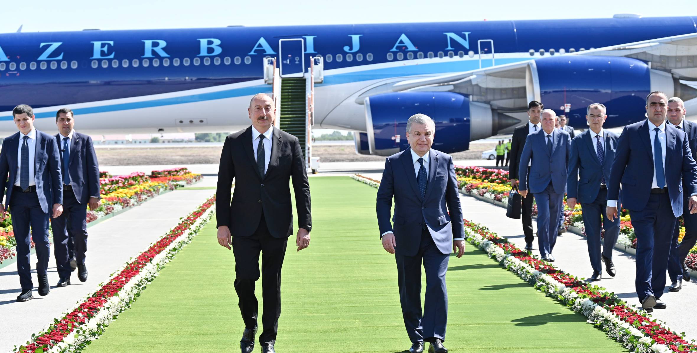 Ильхам Алиев прибыл в узбекский город Ургенч