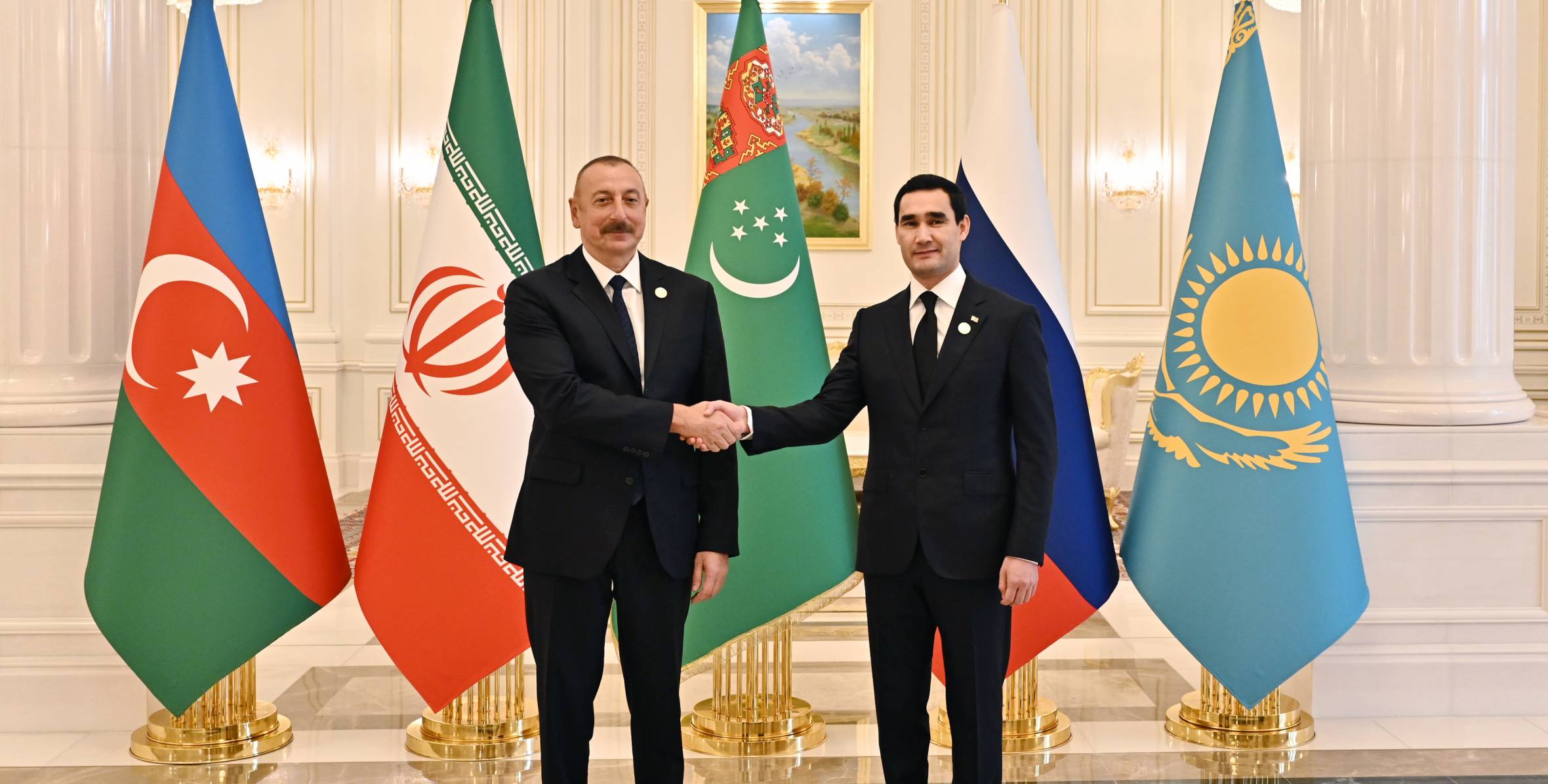 В Ашхабаде состоялась встреча Президента Азербайджана Ильхама Алиева c Президентом Туркменистана Сердаром Бердымухамедовым