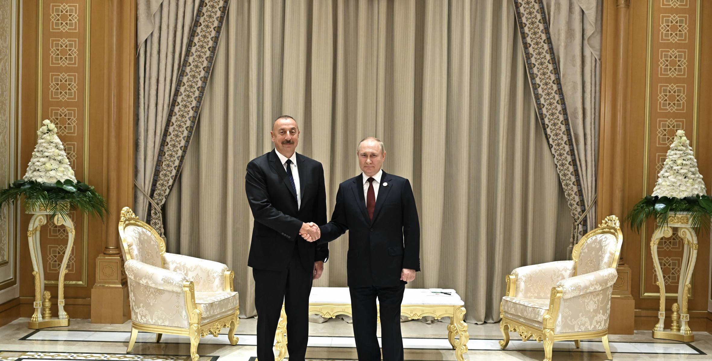 İlham Əliyev Aşqabadda Rusiya Prezidenti Vladimir Putin ilə görüşüb