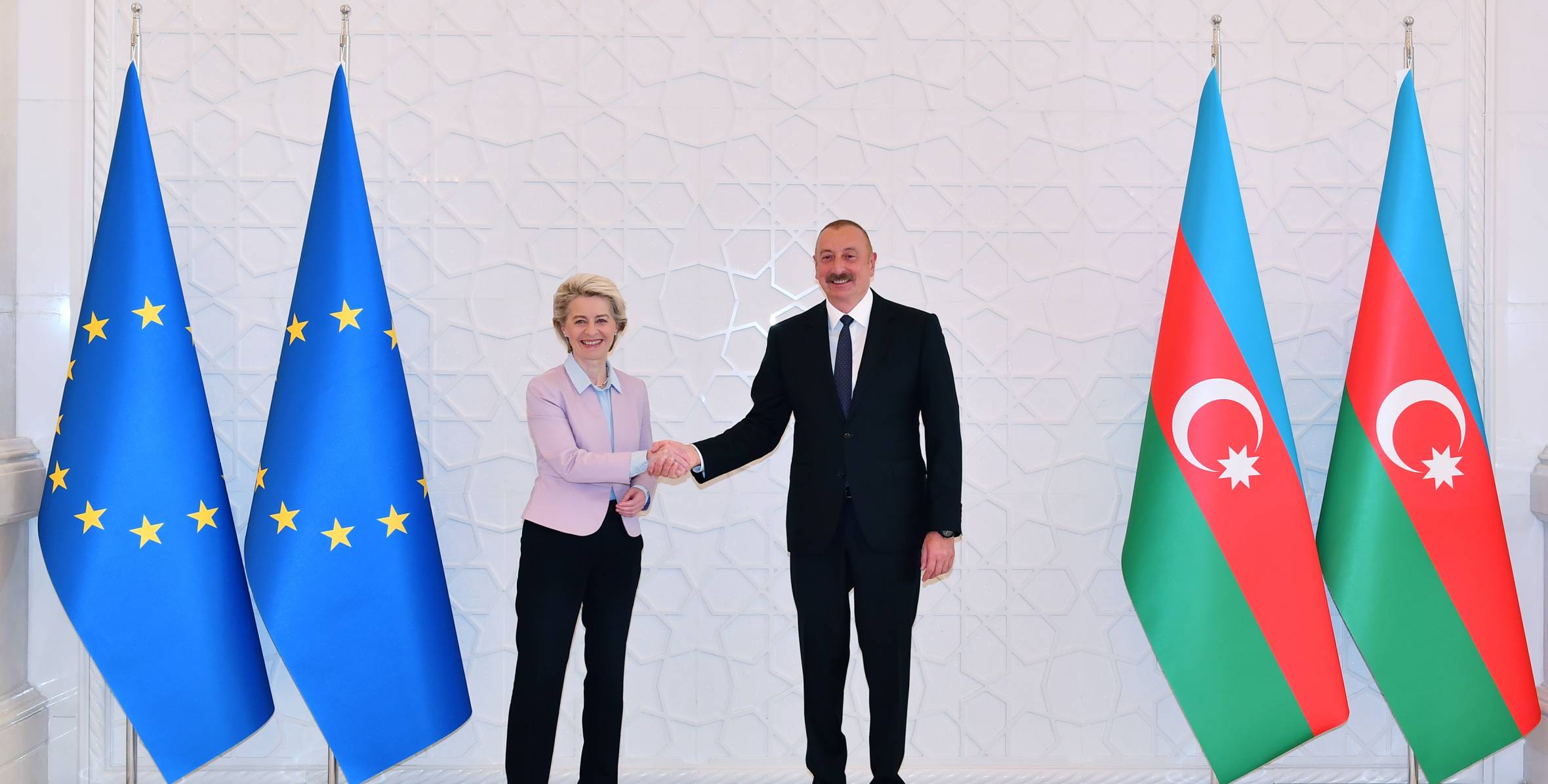 Состоялась встреча Президента Ильхама Алиева с президентом Европейской комиссии в расширенном составе