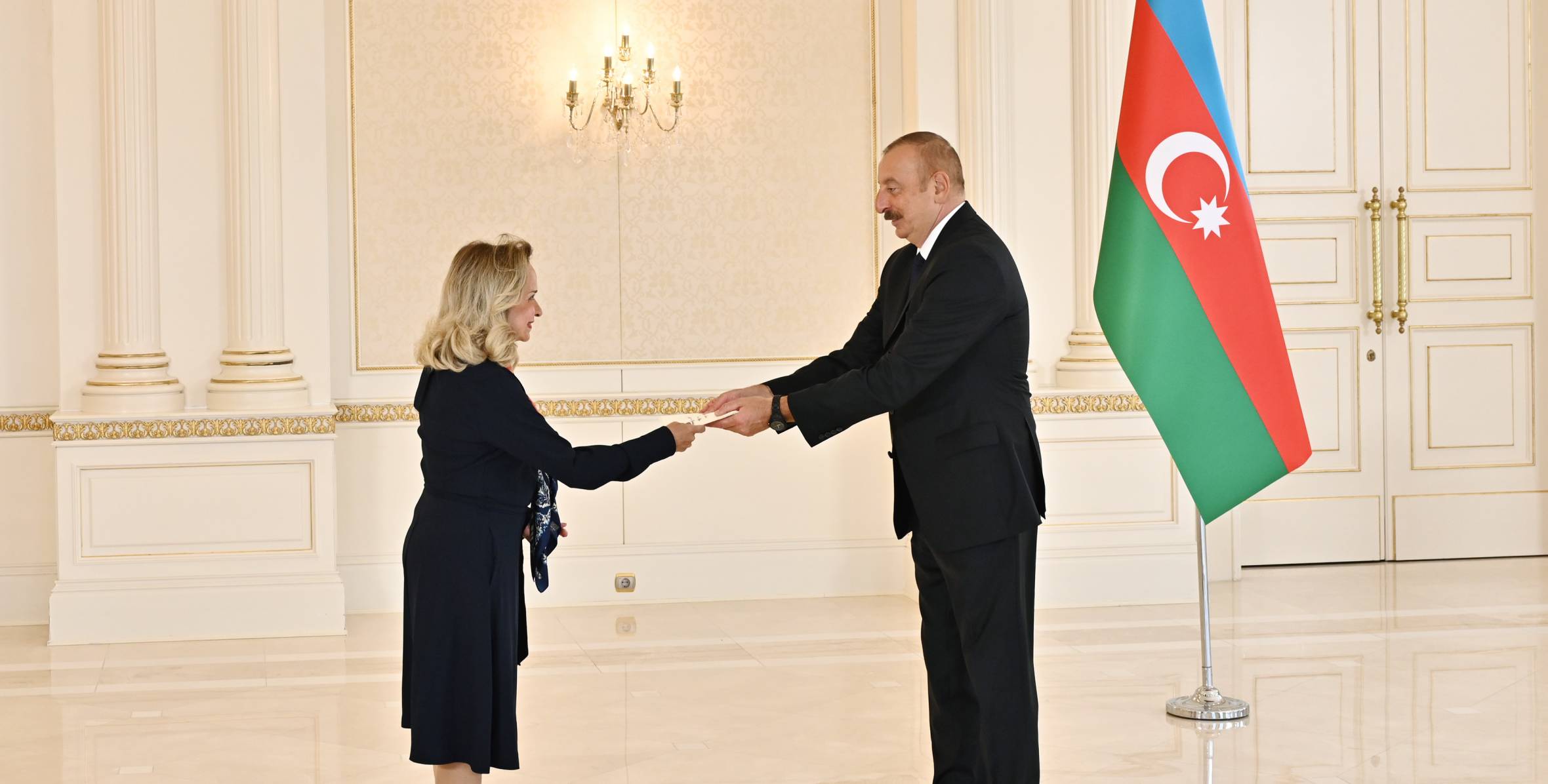 Ильхам Алиев принял верительные грамоты новоназначенного посла Панамы в Азербайджане
