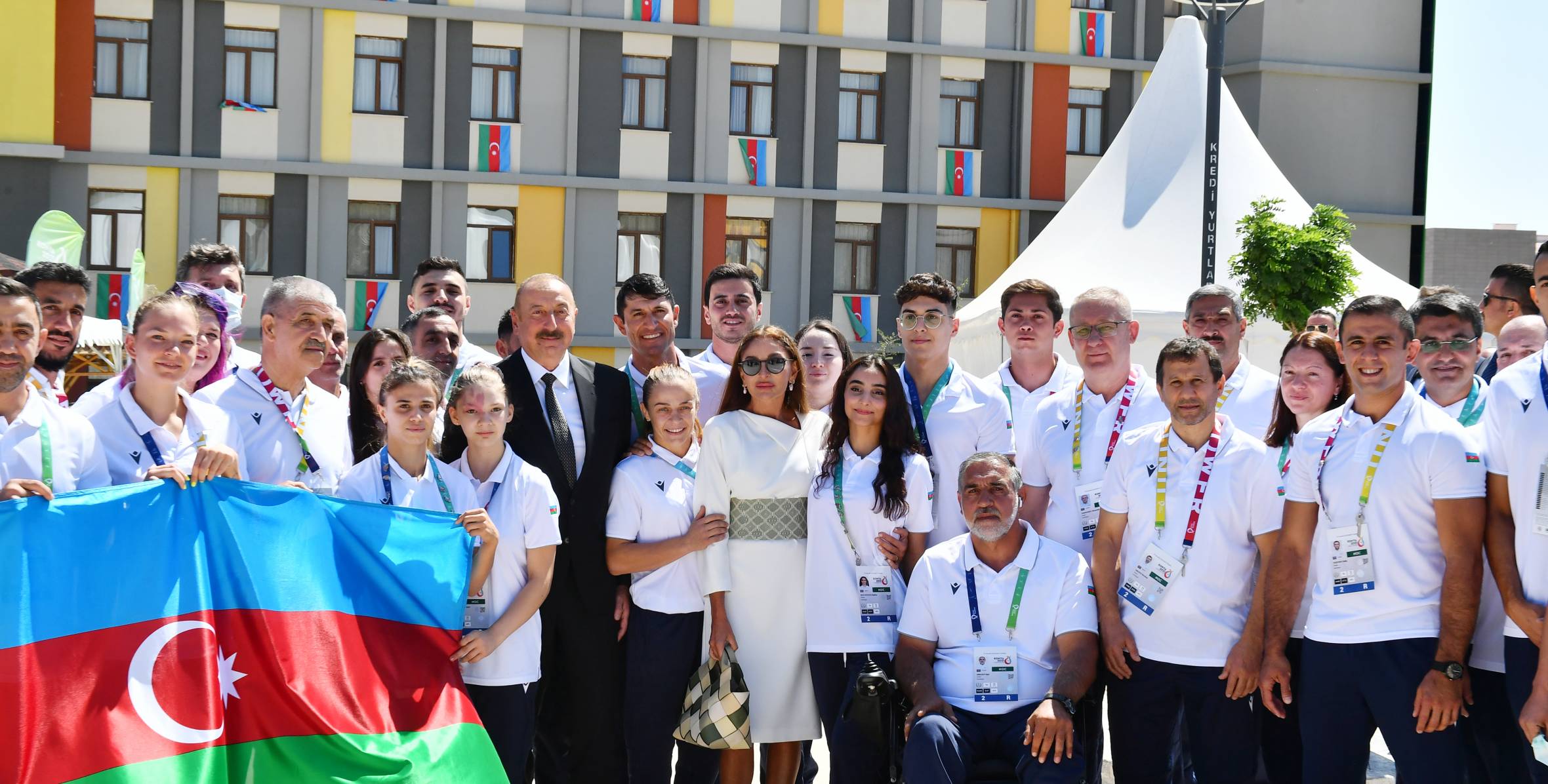 Ilham Aliyev and First Lady Mehriban Aliyeva have met with athletes representing the country at the 5th Islamic Solidarity Games