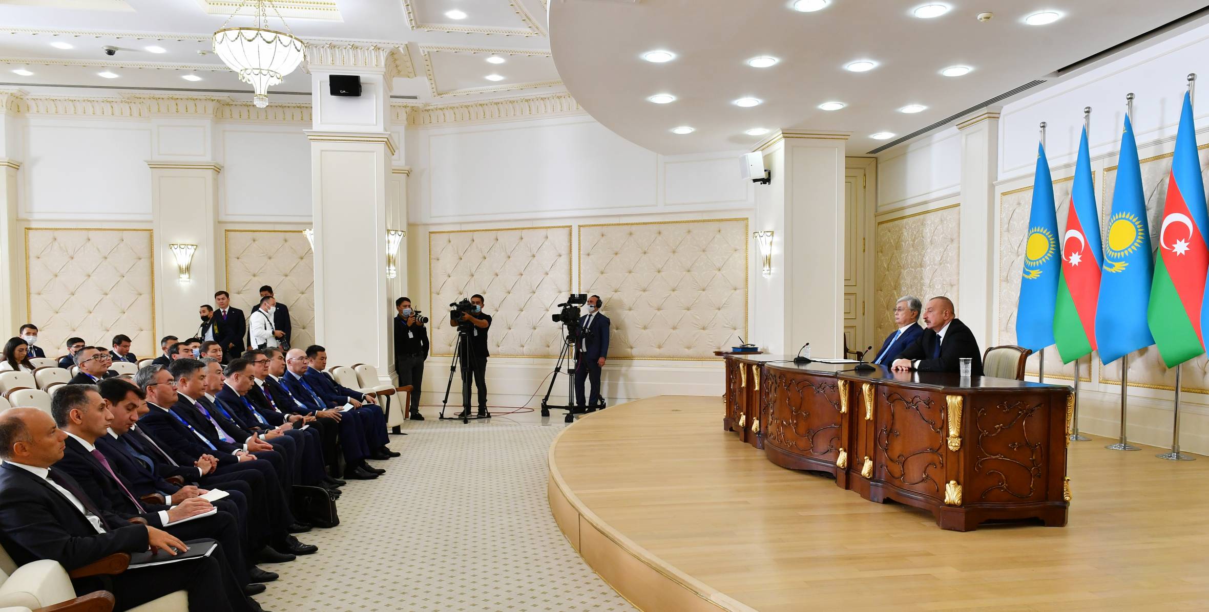 Президенты Азербайджана и Казахстана выступили с заявлениями для печати