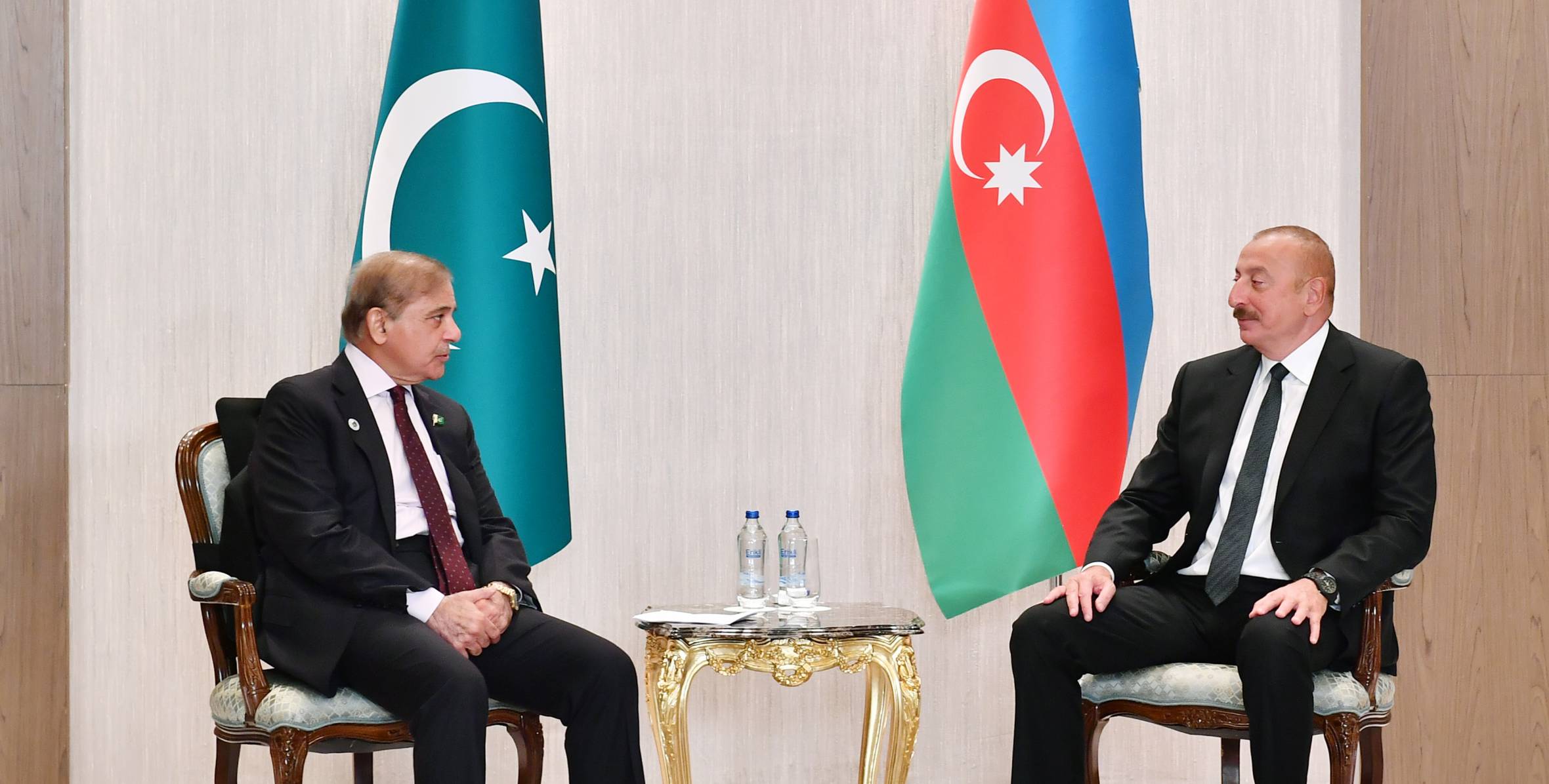 Ильхам Алиев встретился в Самарканде с премьер-министром Пакистана