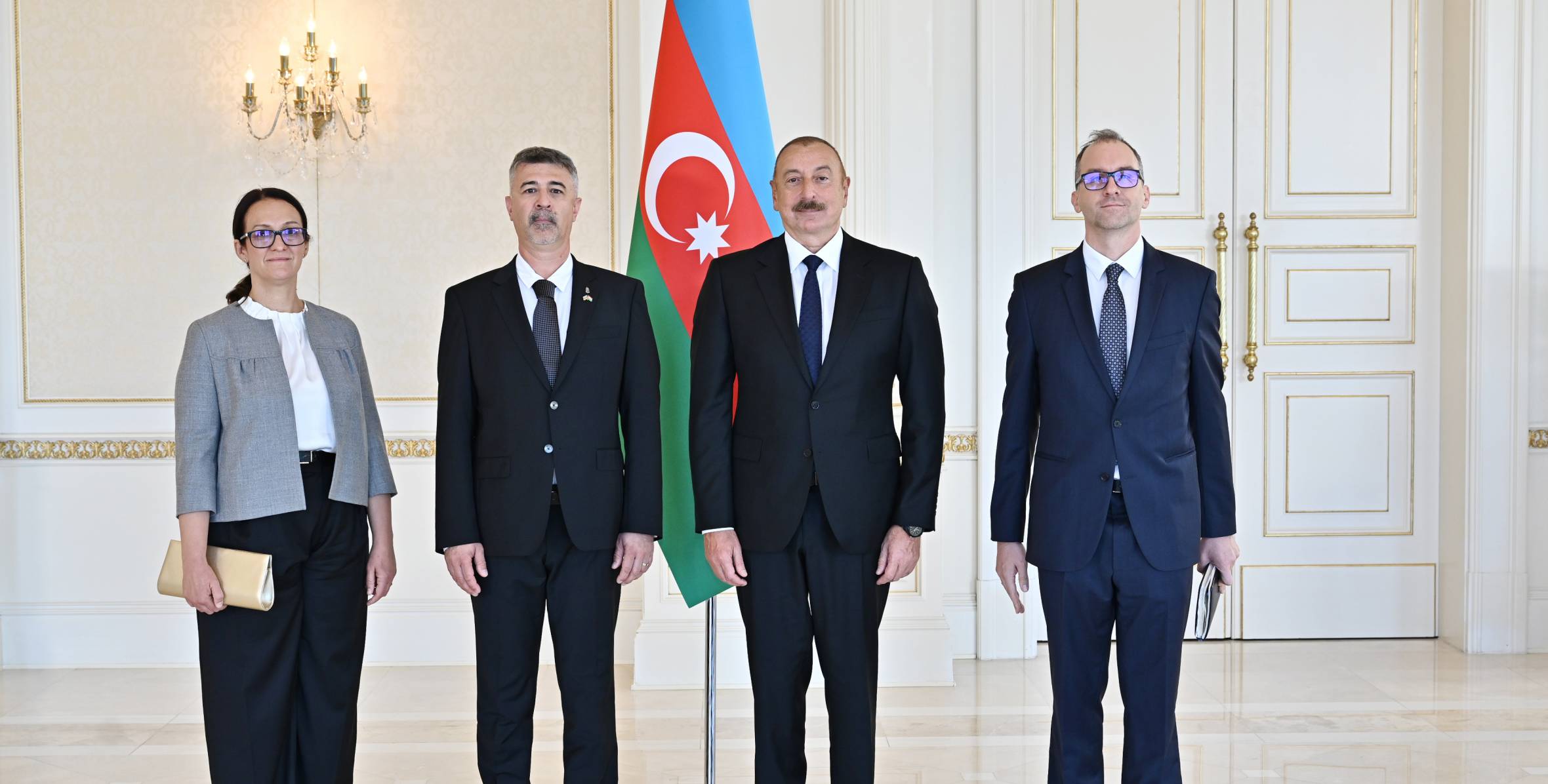 Ильхам Алиев принял верительные грамоты новоназначенного посла Венгрии в Азербайджане