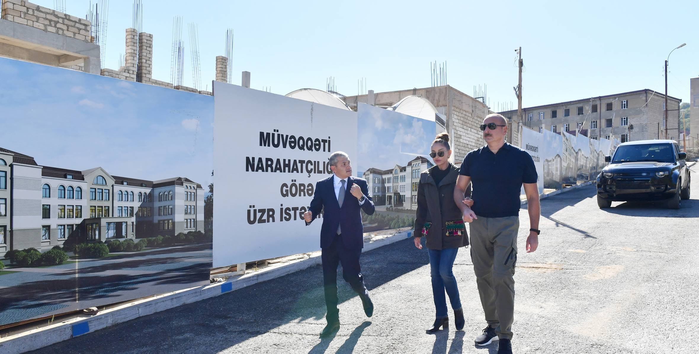 Ильхам Алиев и первая леди Мехрибан Алиева ознакомились с ходом строительных работ, проводимых в здании полной средней школы номер 1 в городе Шуша