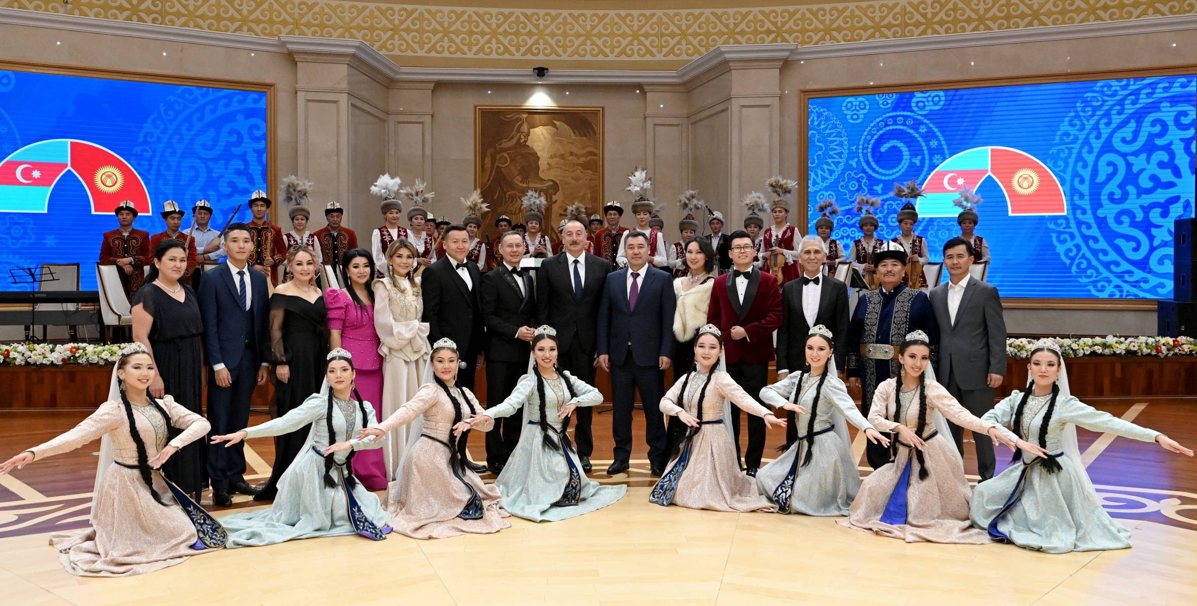 От имени Президента Кыргызстана Садыра Жапарова был организован официальный прием в честь Президента Азербайджана Ильхама Алиева