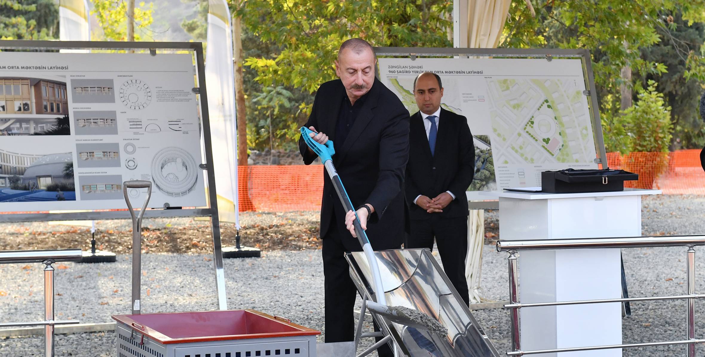 Ильхам Алиев и первая леди Мехрибан Алиева приняли участие в церемонии закладки фундамента здания школы в городе Зангилан