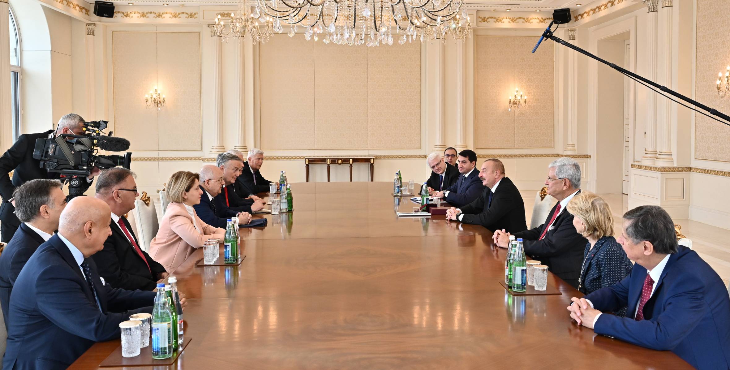 Ilham Aliyev received delegation of Nizami Ganjavi International Center