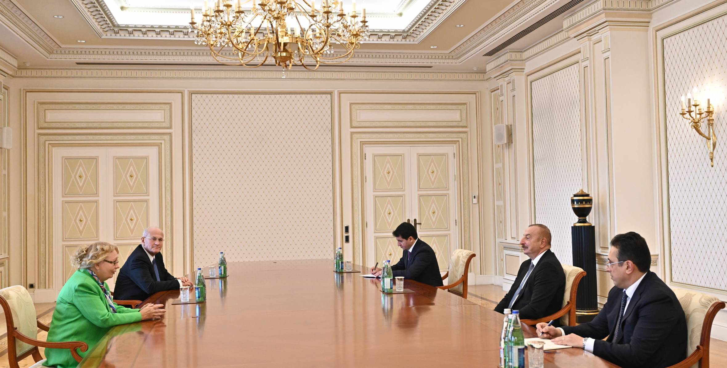 Ильхам Алиев принял генерального директора Женевского отделения ООН