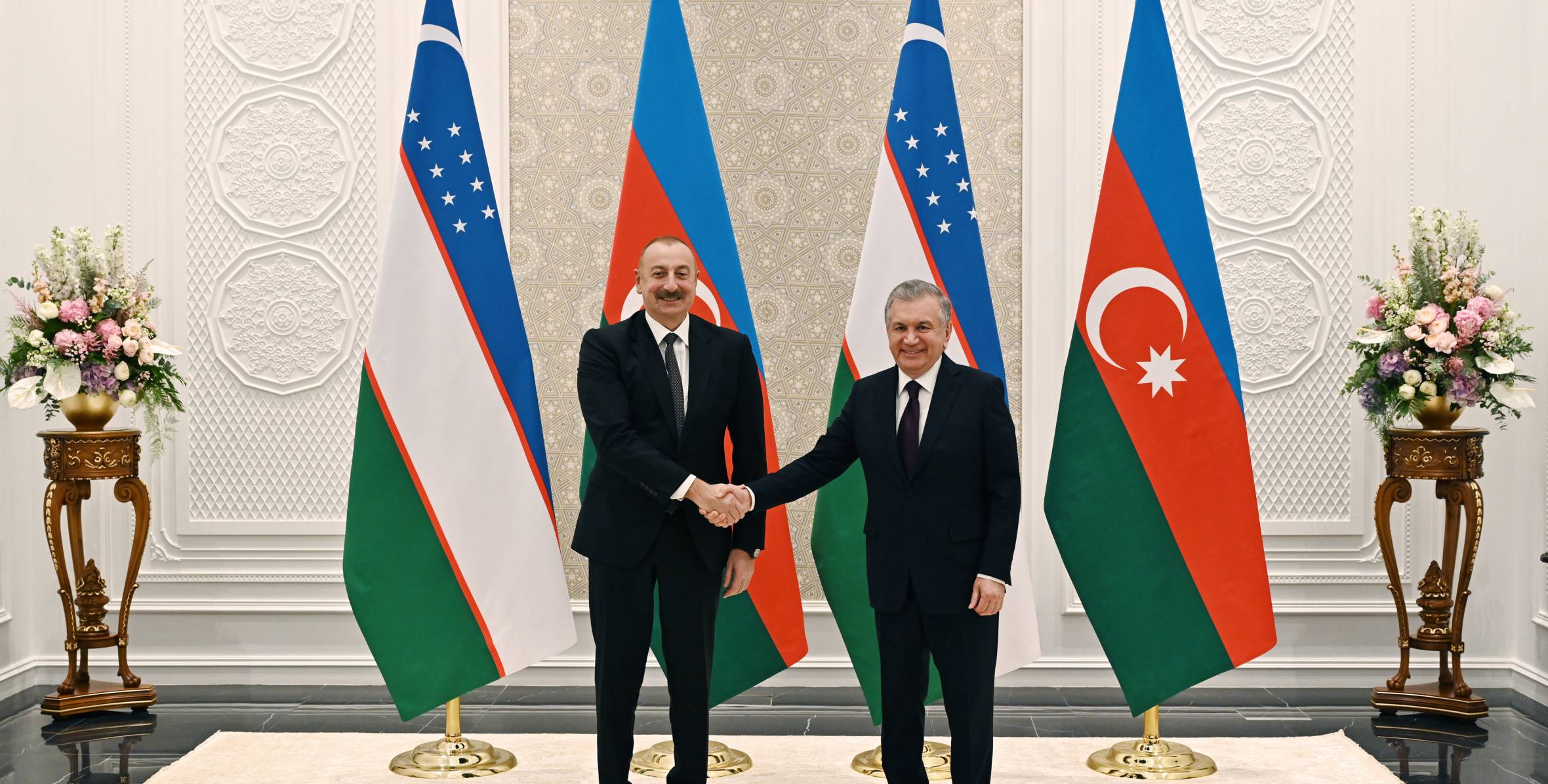 В Самарканде состоялась встреча Ильхама Алиева с Президентом Узбекистана Шавкатом Мирзиёевым