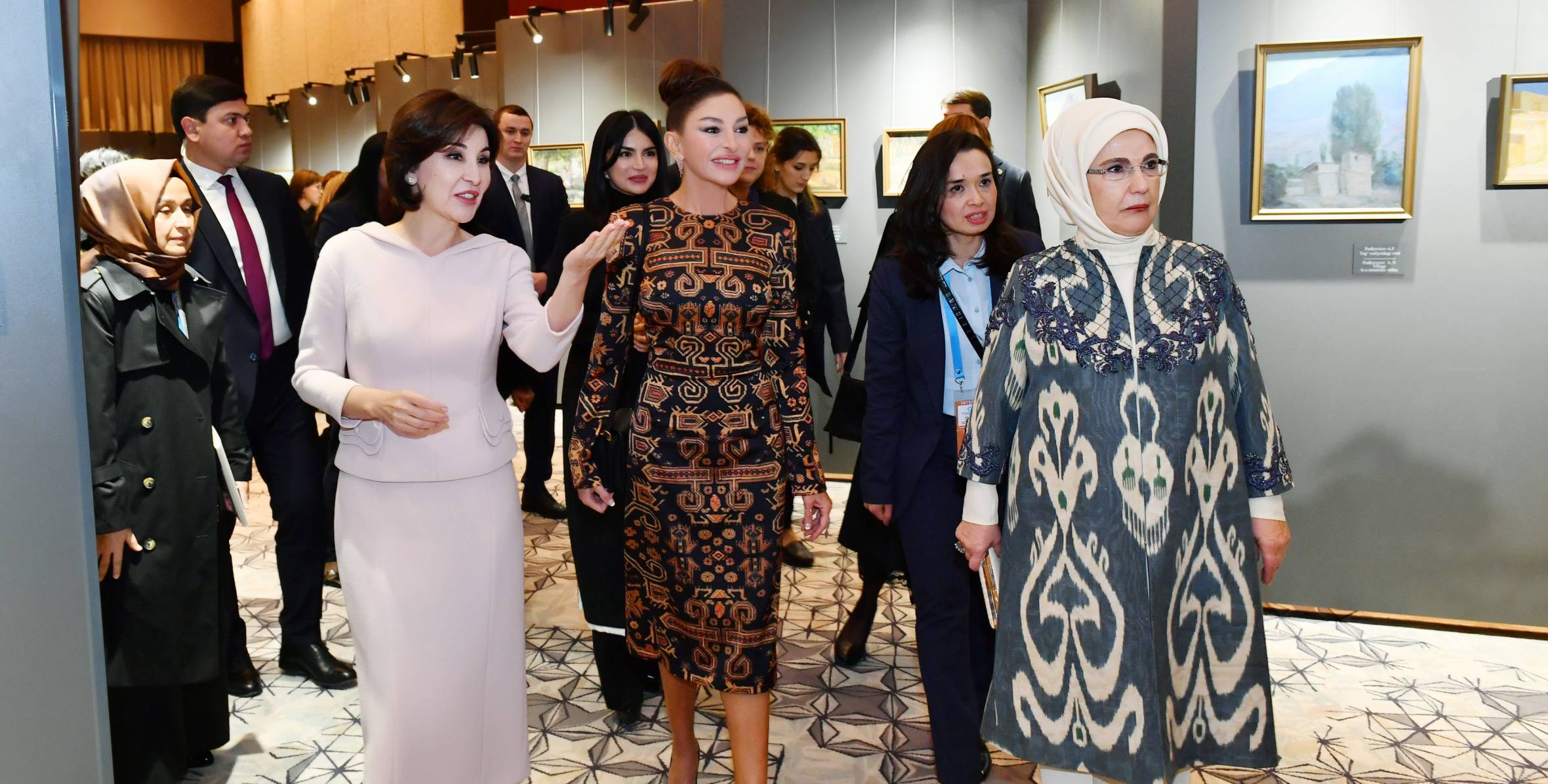 First Lady of Azerbaijan Mehriban Aliyeva viewed "Colors of Uzbekistan" exhibition in Samarkand