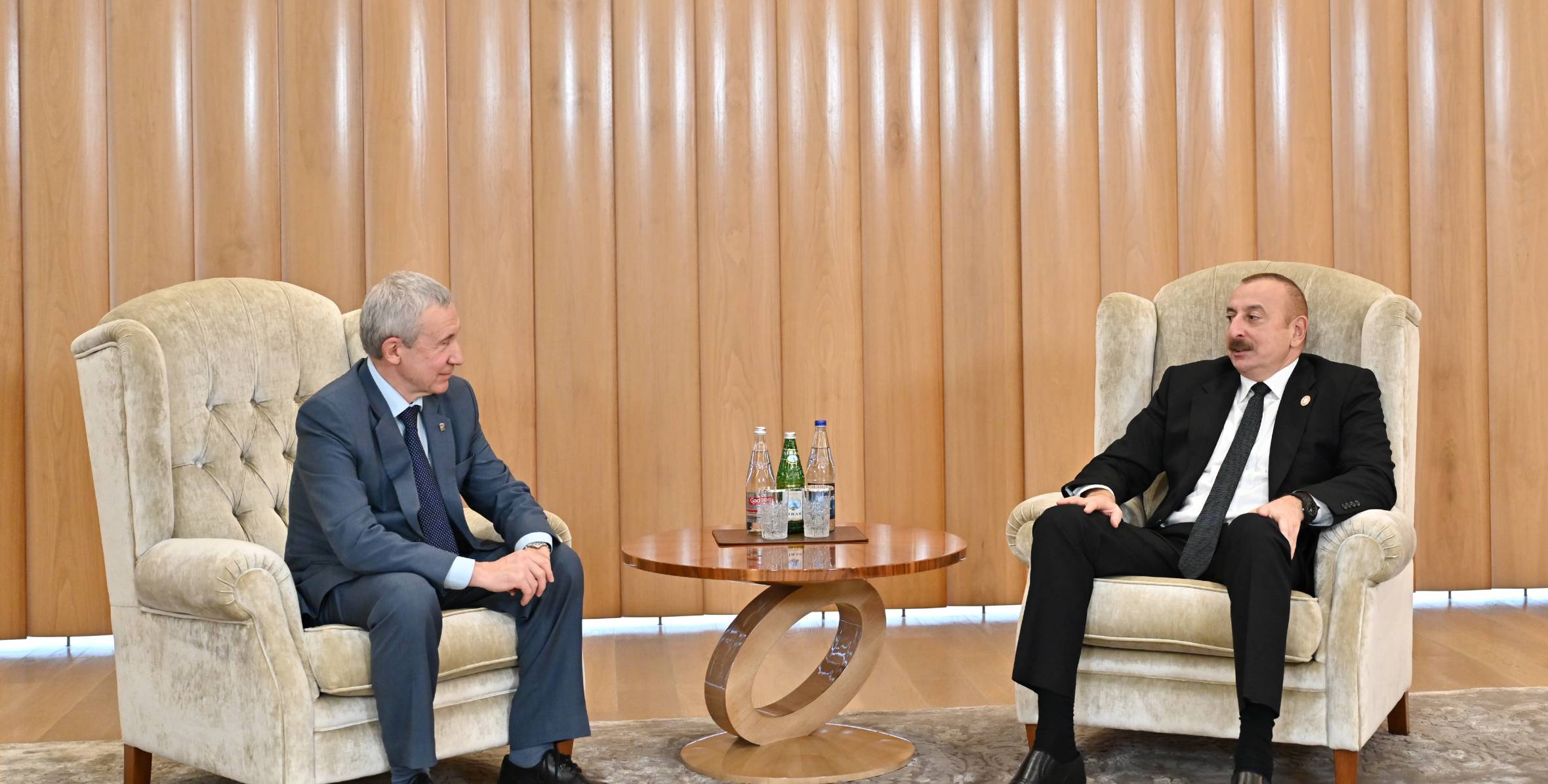 İlham Əliyev Rusiyanın “Yedinaya Rossiya” Partiyasının Ali Şurası Bürosunun üzvünü qəbul edib
