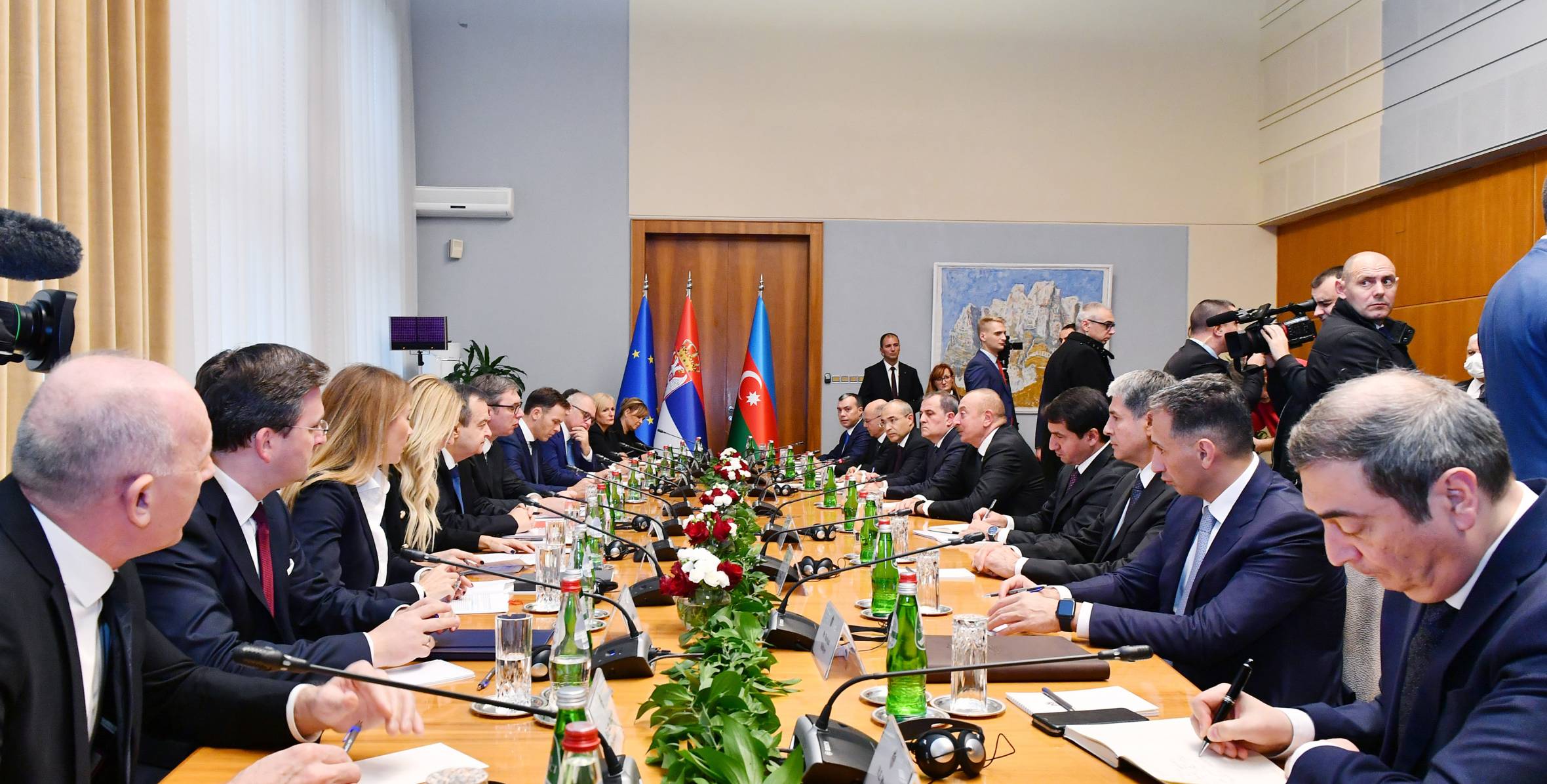Состоялась встреча Ильхама Алиева с Президентом Сербии Александром Вучичем в расширенном составе