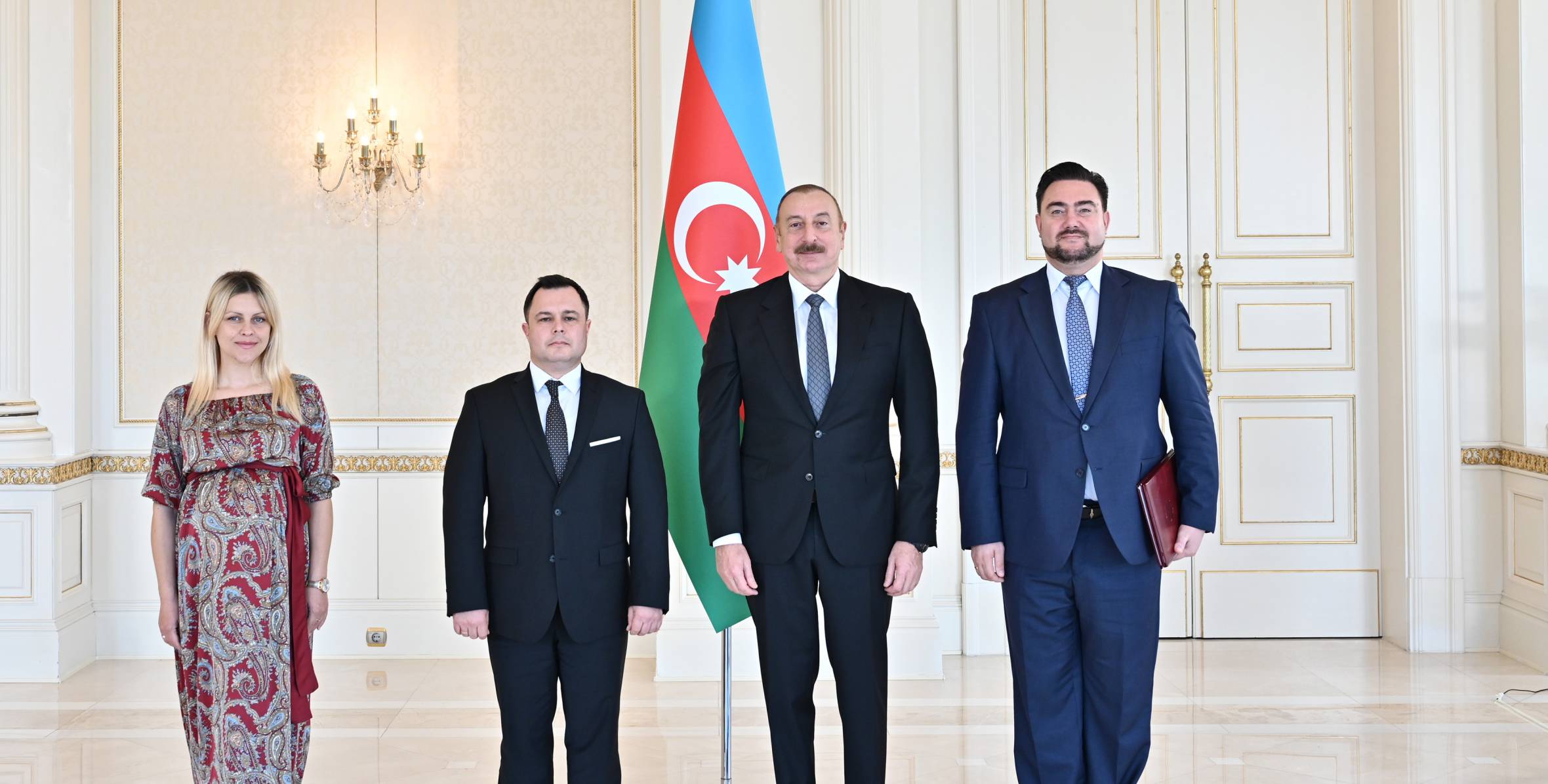 Ильхам Алиев принял верительные грамоты новоназначенного посла Молдовы в Азербайджане
