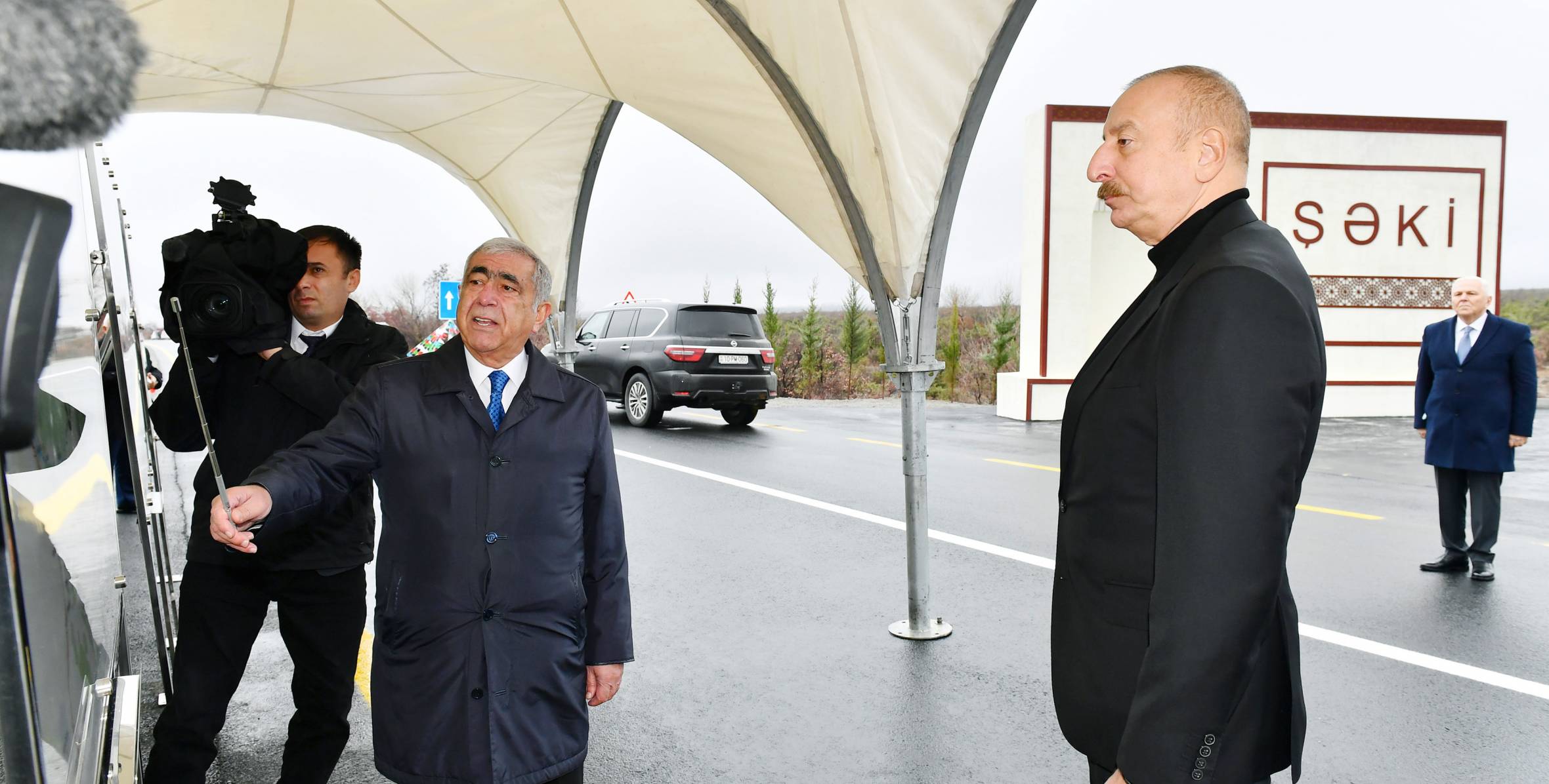 Ильхам Алиев принял участие в открытии после реконструкции автодороги Огуз-Шеки