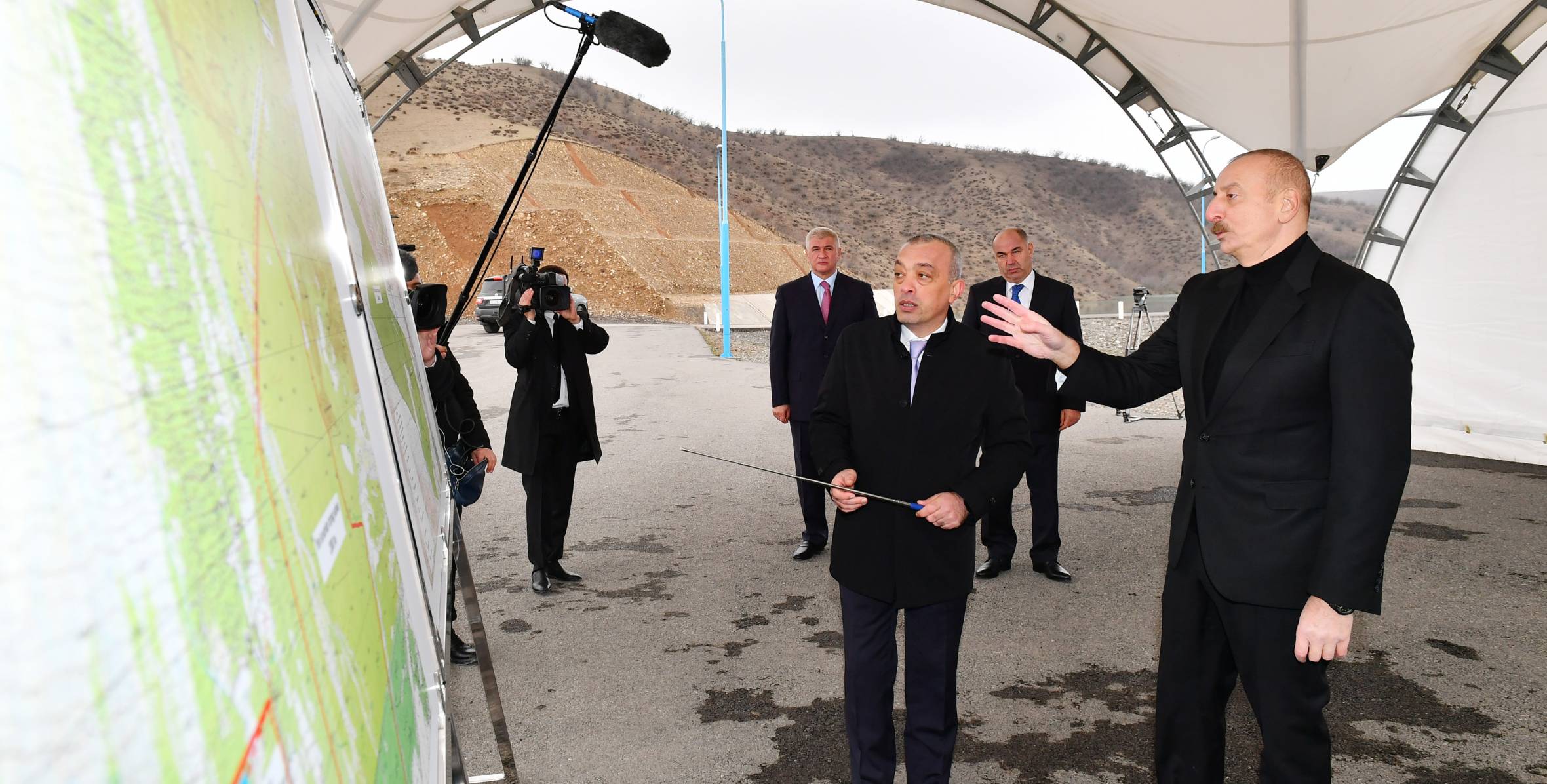Ильхам Алиев ознакомился с работой по обеспечению земельного участка Агропарка «Шеки-Огуз» оросительной водой