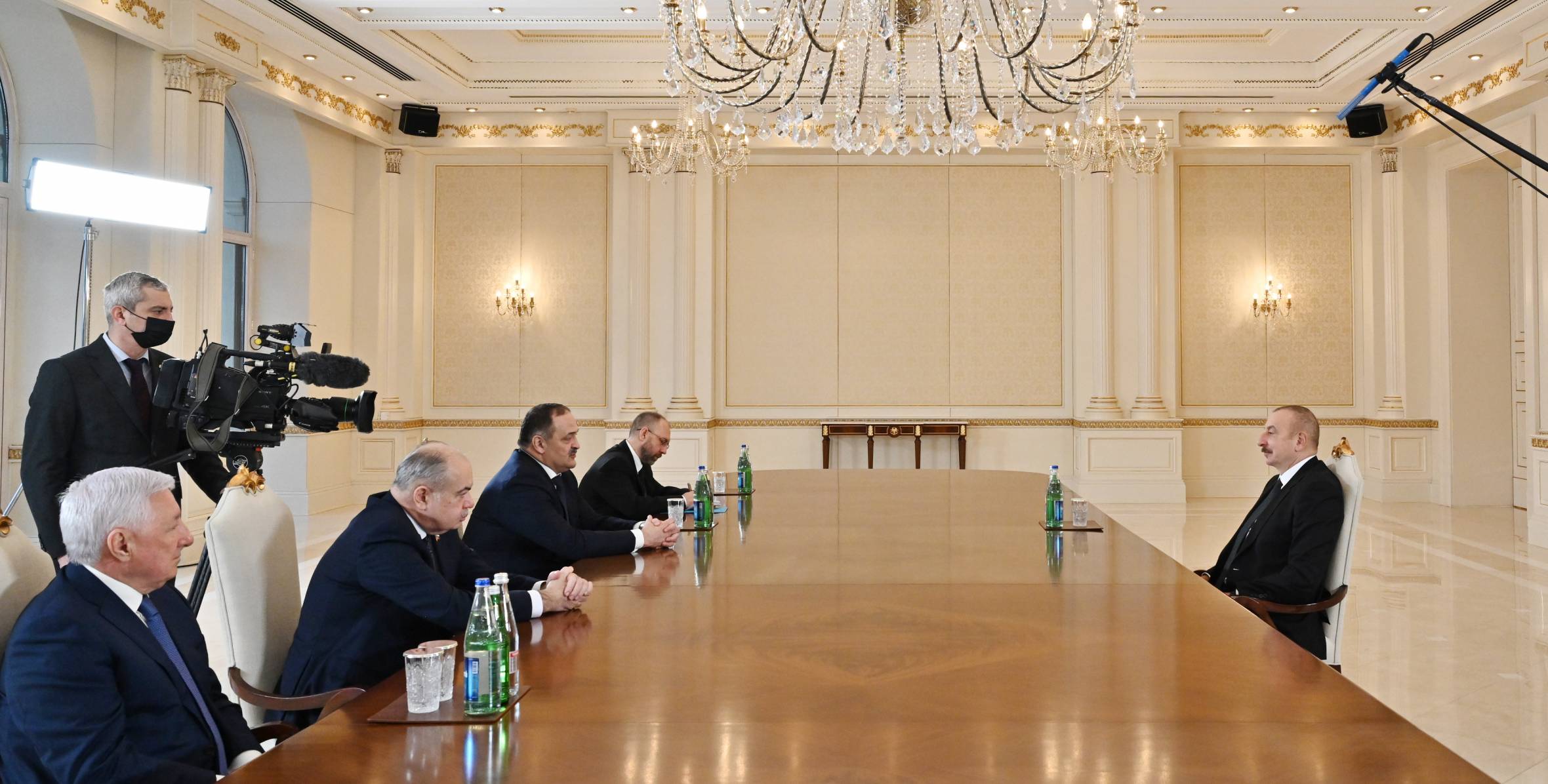 Ильхам Алиев принял руководителя Республики Дагестан Российской Федерации