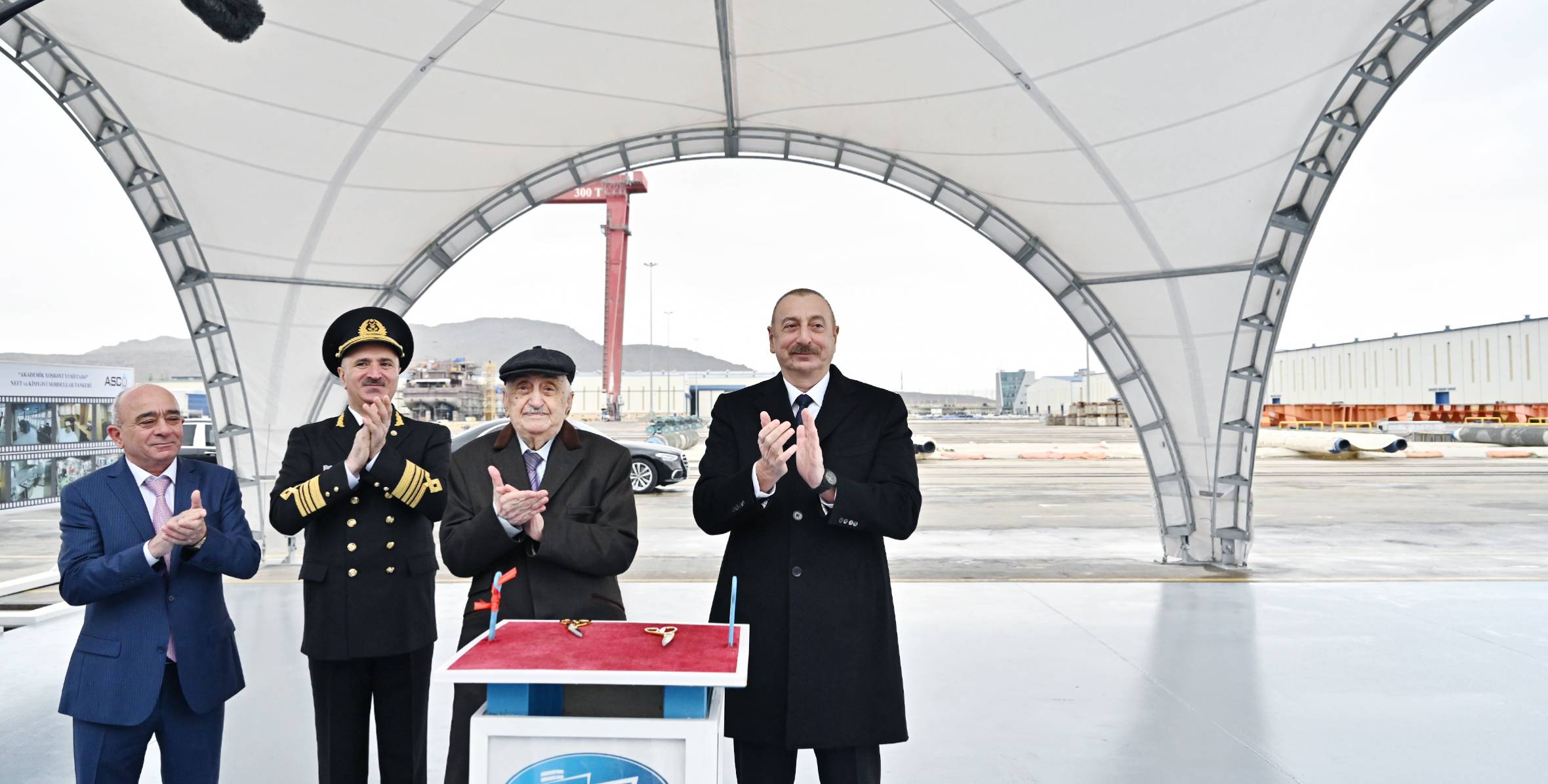 Ильхам Алиев принял участие в церемонии сдачи в эксплуатацию танкера «Академик Хошбахт Юсифзаде»