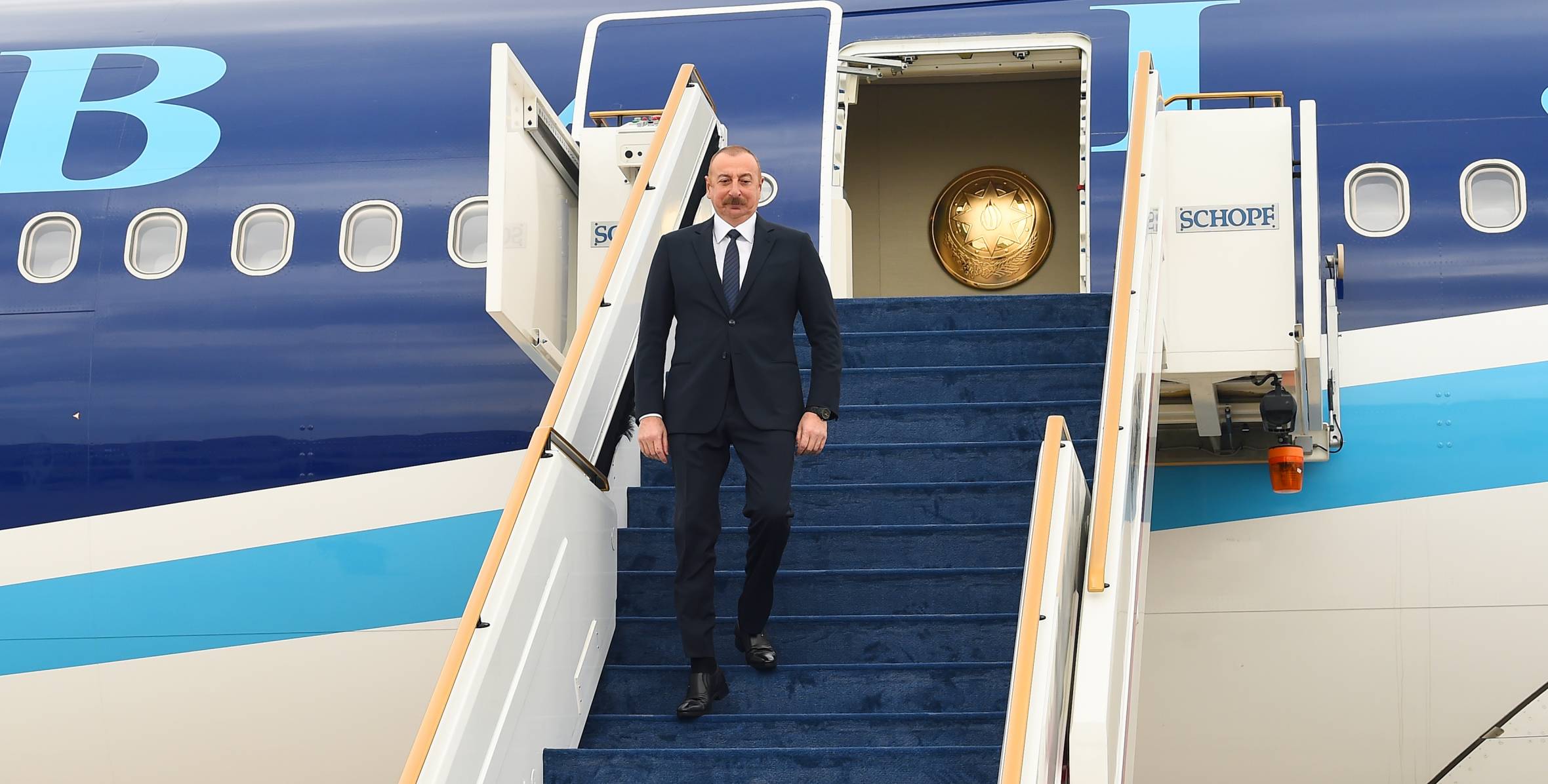Ilham Aliyev arrived in United Arab Emirates for working visit