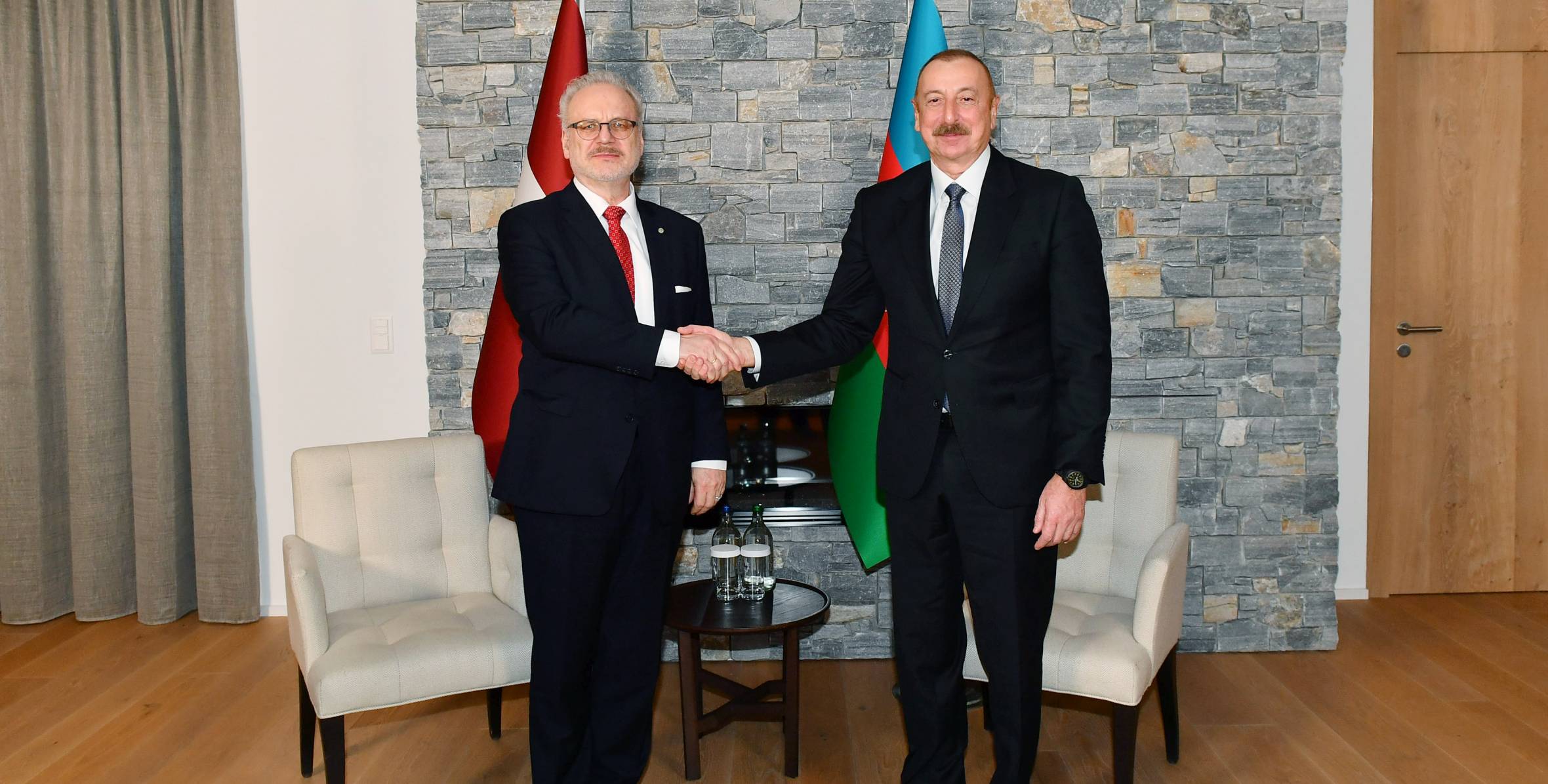 В Давосе состоялась встреча Президента Ильхама Алиева с Президентом Латвии